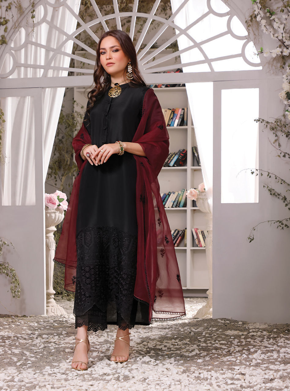 Zainab Chottani | Luxury Pret | DUSKY GLAM by Zainab Chottani - Designer Dress - Type: Ladies Clothes - Available at Libayah - 100% Original