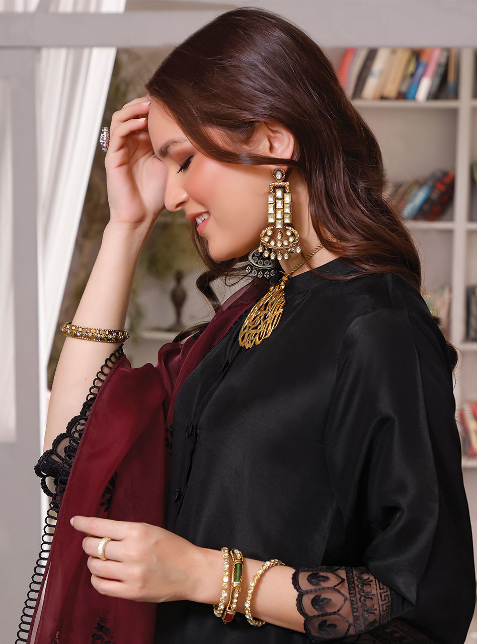 Zainab Chottani | Luxury Pret | DUSKY GLAM by Zainab Chottani - Designer Dress - Type: Ladies Clothes - Available at Libayah - 100% Original