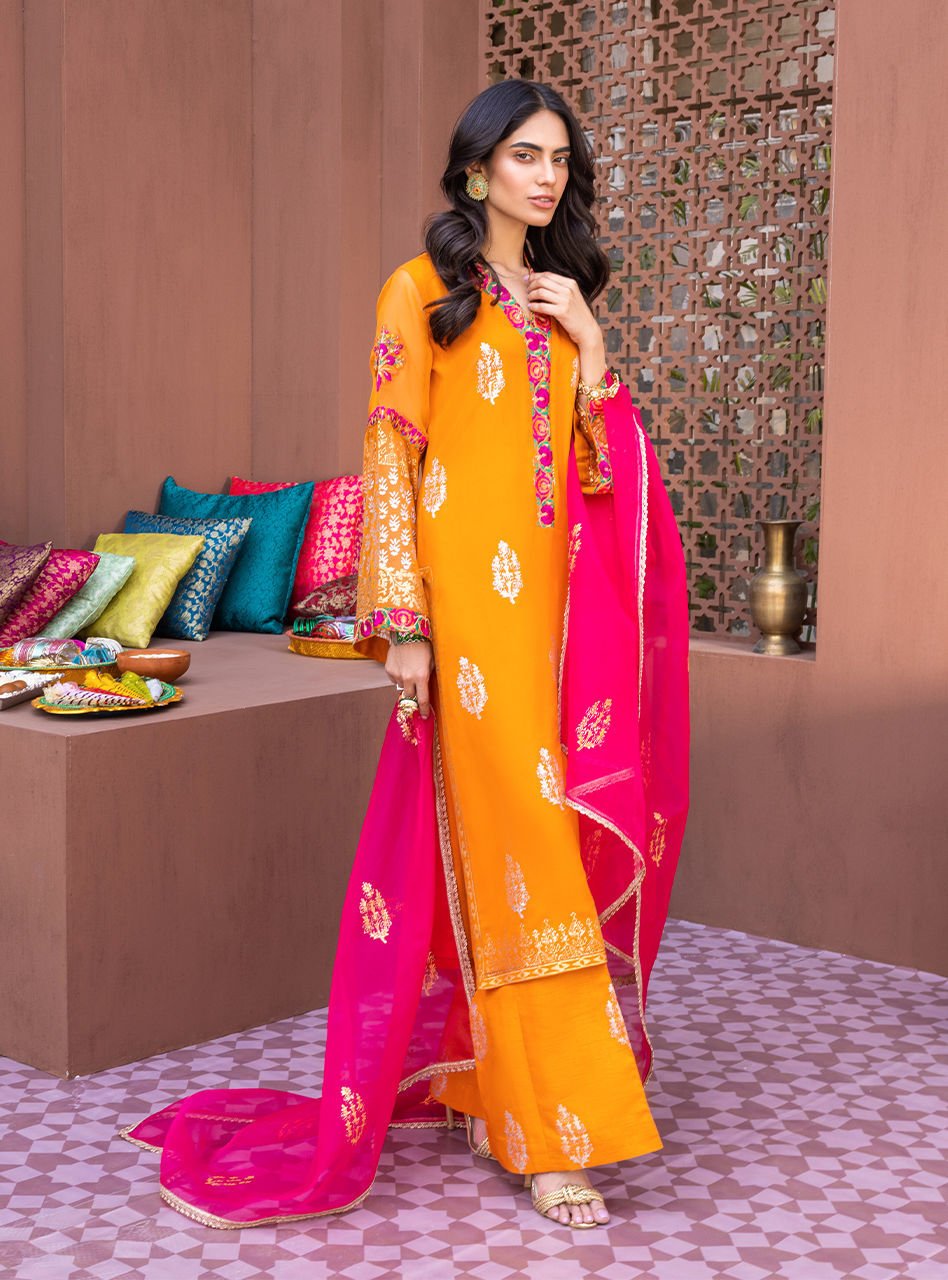 Zainab Chottani | Luxury Pret | NURAY by Zainab Chottani - Designer Dress - Type: Ladies Clothes - Available at Libayah - 100% Original