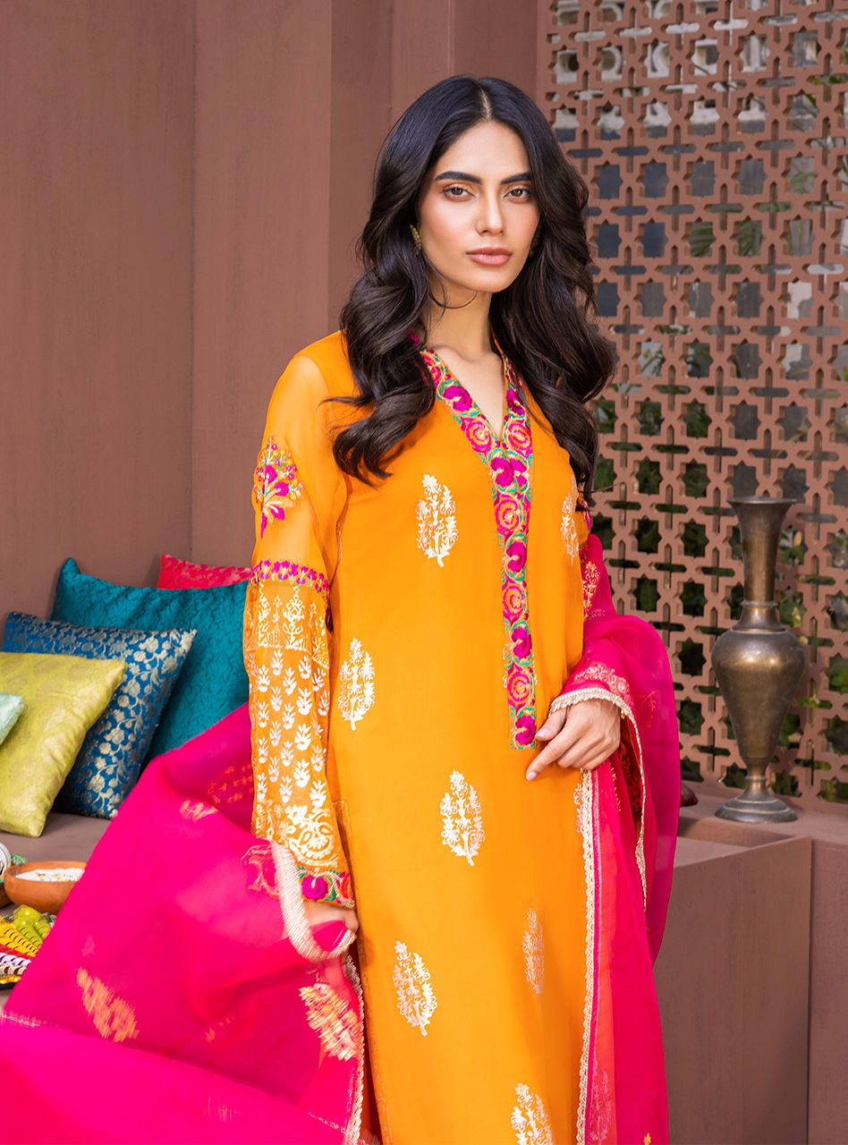 Zainab Chottani | Luxury Pret | NURAY by Zainab Chottani - Designer Dress - Type: Ladies Clothes - Available at Libayah - 100% Original