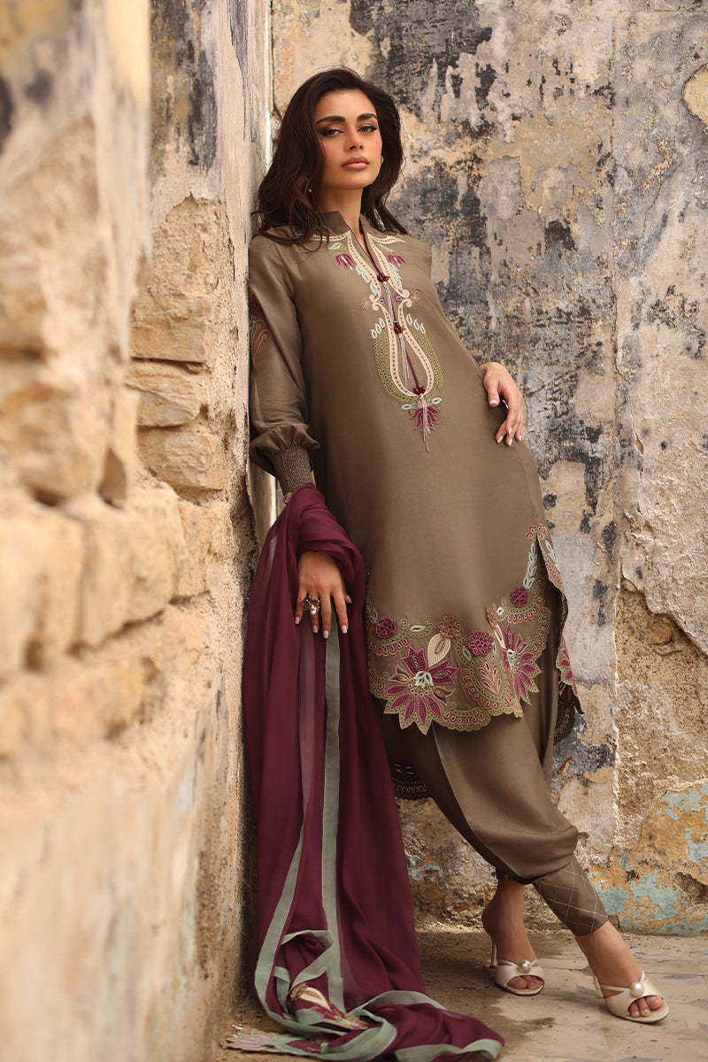 Wardha Saleem | Zimal Luxury Eid Edit 26 | Afsaneh by Wardha Saleem - Designer Dress  - Type : Ladies Clothes - Available at Libayah - 100% Original 