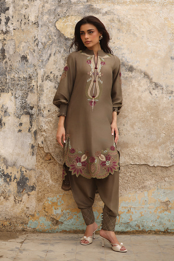 Wardha Saleem | Zimal Luxury Eid Edit 26 | Afsaneh by Wardha Saleem - Designer Dress  - Type : Ladies Clothes - Available at Libayah - 100% Original 
