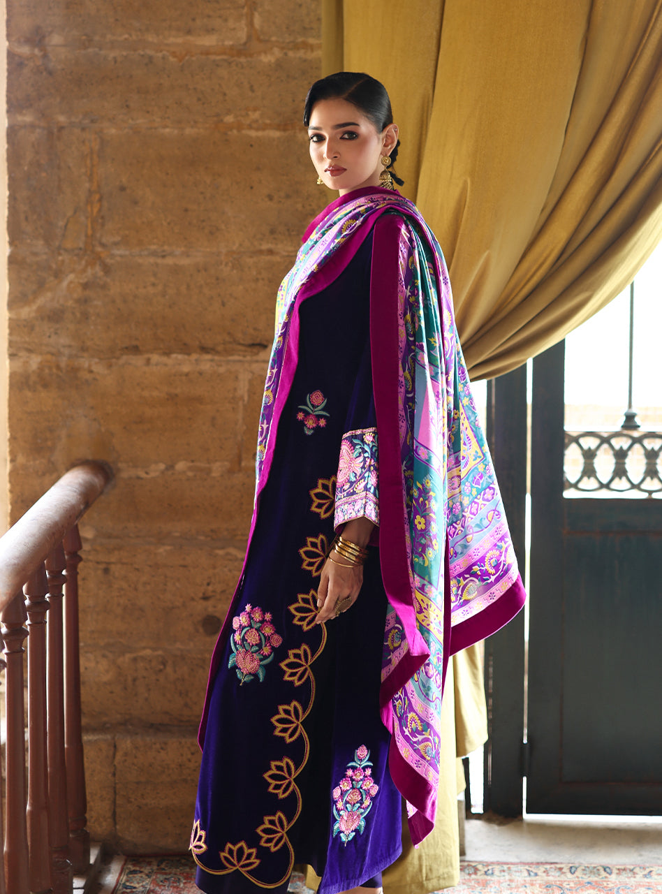 Zainab Chottani | Velura Velvet Edit 25 | Ameth Long Shirt by Zainab Chottani - Designer Dress - Type : Ladies Clothes - Available at Libayah - 100% Original 