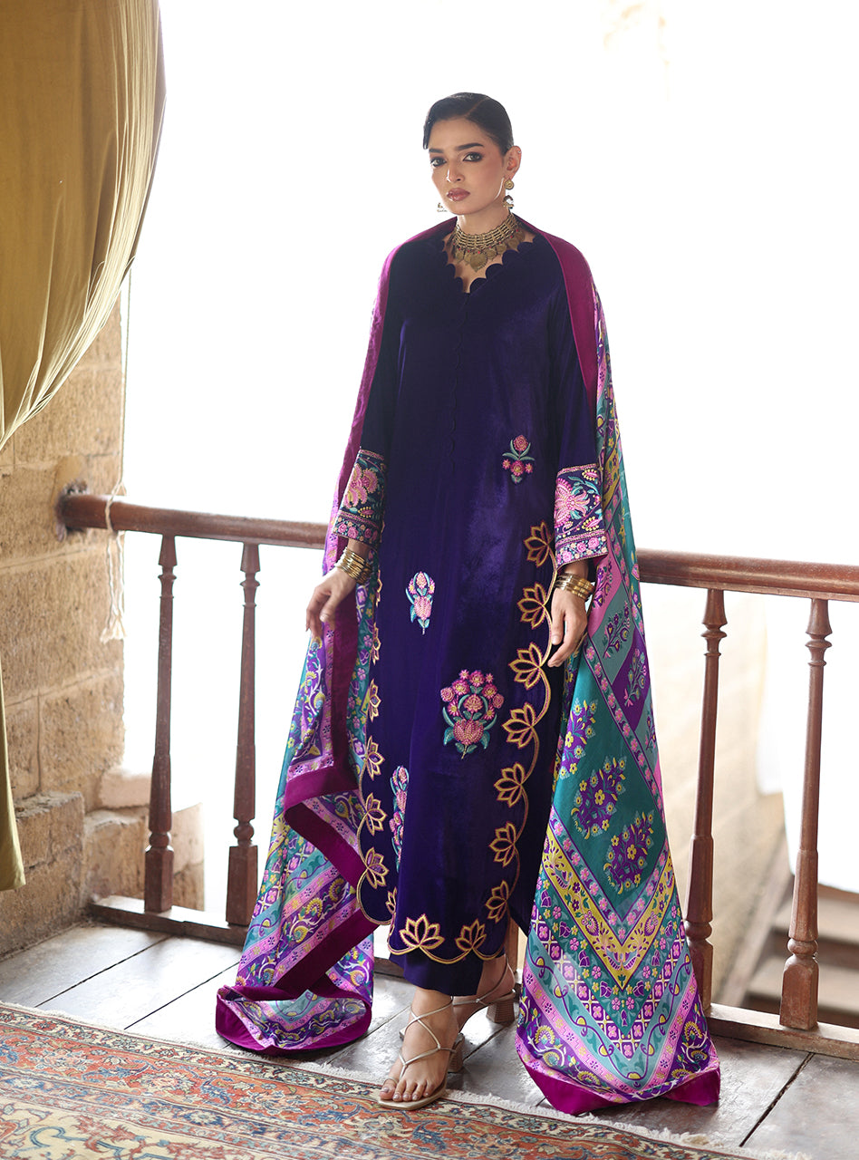 Zainab Chottani | Velura Velvet Edit 25 | Ameth Long Shirt by Zainab Chottani - Designer Dress - Type : Ladies Clothes - Available at Libayah - 100% Original 