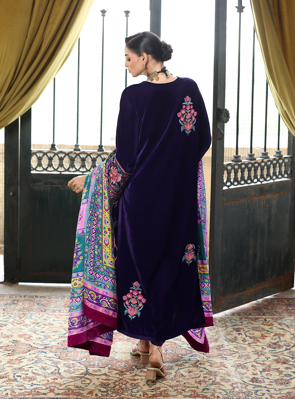 Zainab Chottani | Velura Velvet Edit 25 | Ameth Long Shirt by Zainab Chottani - Designer Dress - Type : Ladies Clothes - Available at Libayah - 100% Original 