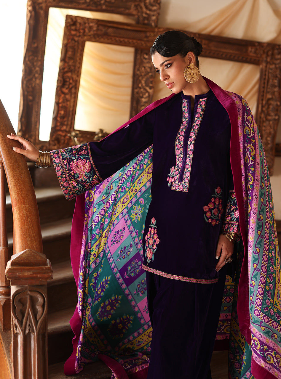 Zainab Chottani | Velura Velvet Edit 25 | Saphir Farshi by Zainab Chottani - Designer Dress - Type : Ladies Clothes - Available at Libayah - 100% Original 
