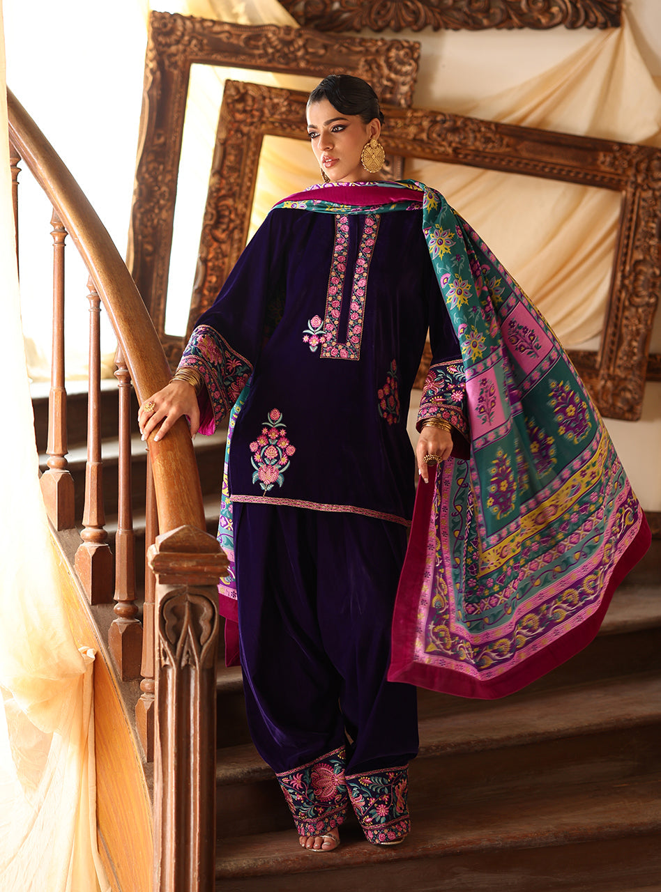 Zainab Chottani | Velura Velvet Edit 25 | Saphir Farshi by Zainab Chottani - Designer Dress - Type : Ladies Clothes - Available at Libayah - 100% Original 