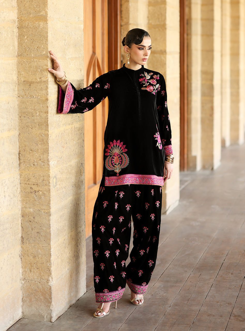 Zainab Chottani | Velura Velvet Edit 25 | Arah Farshi by Zainab Chottani - Designer Dress - Type : Ladies Clothes - Available at Libayah - 100% Original 