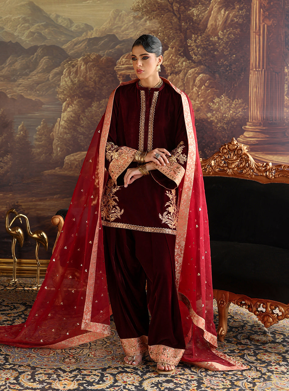 Zainab Chottani | Velura Velvet Edit 25 | Cleo Farshi by Zainab Chottani - Designer Dress - Type : Ladies Clothes - Available at Libayah - 100% Original 