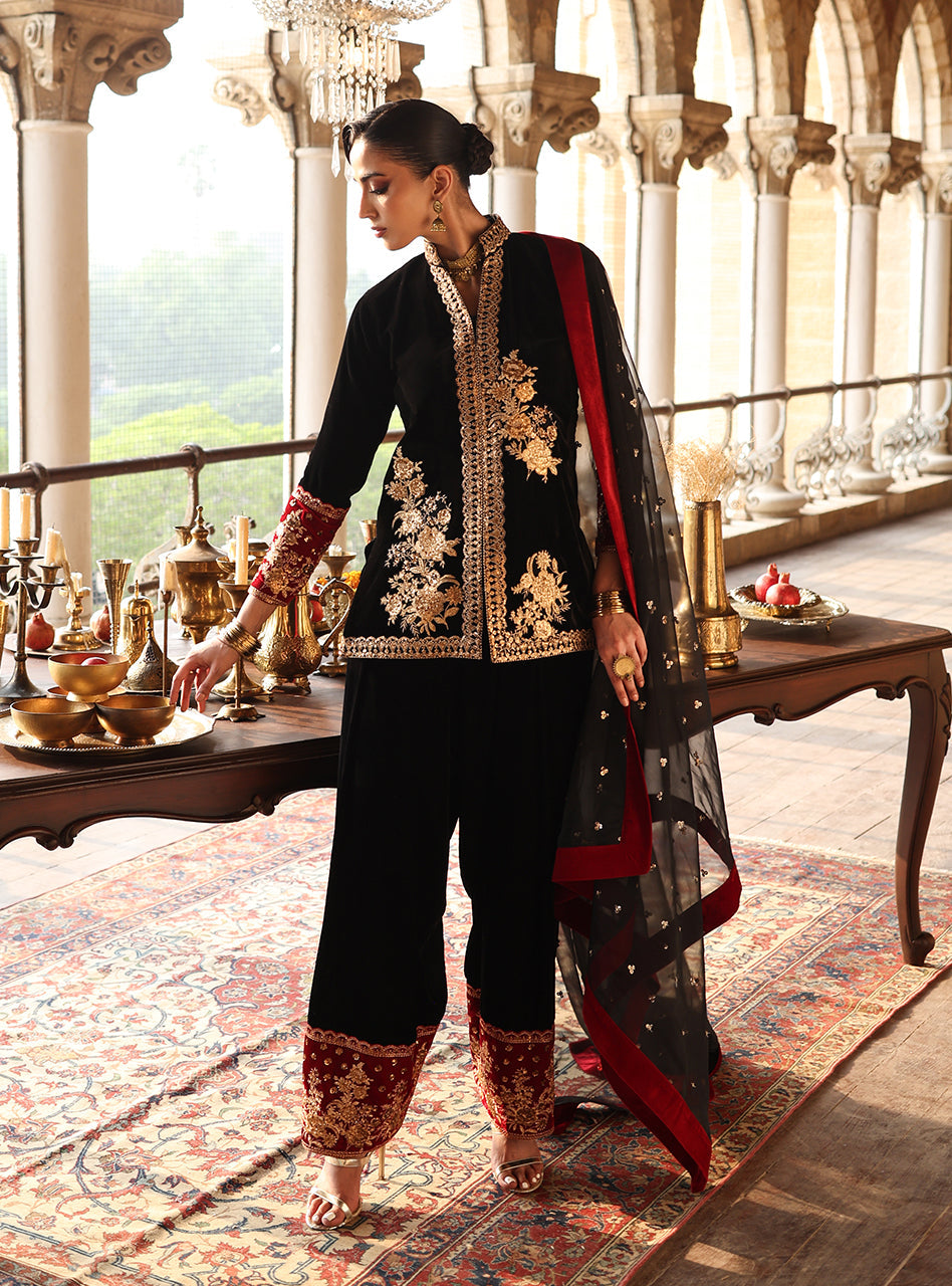 Zainab Chottani | Velura Velvet Edit 25 | Vian Farshi by Zainab Chottani - Designer Dress - Type : Ladies Clothes - Available at Libayah - 100% Original 
