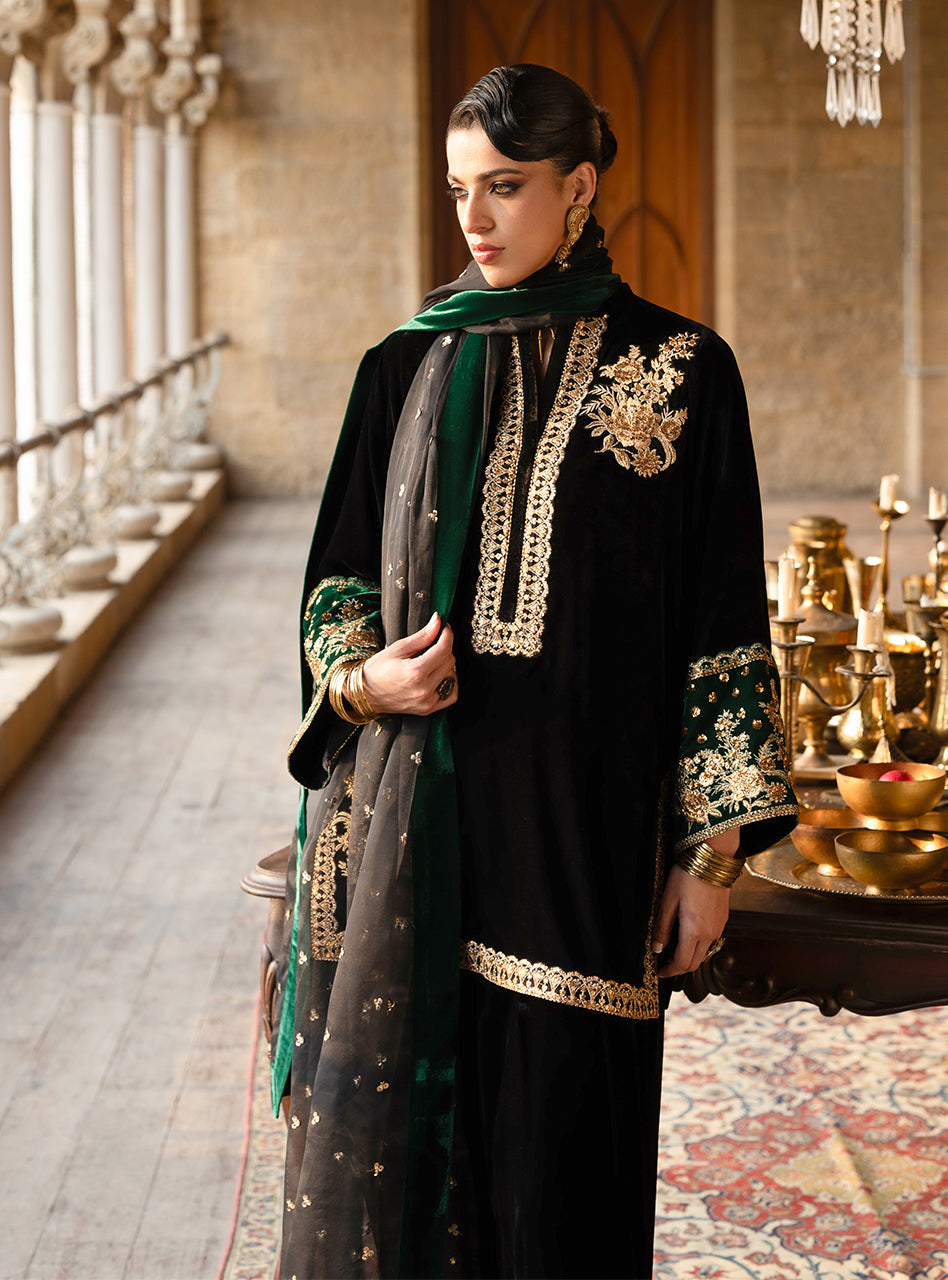 Zainab Chottani | Velura Velvet Edit 25 | Emel Farshi by Zainab Chottani - Designer Dress - Type : Ladies Clothes - Available at Libayah - 100% Original 