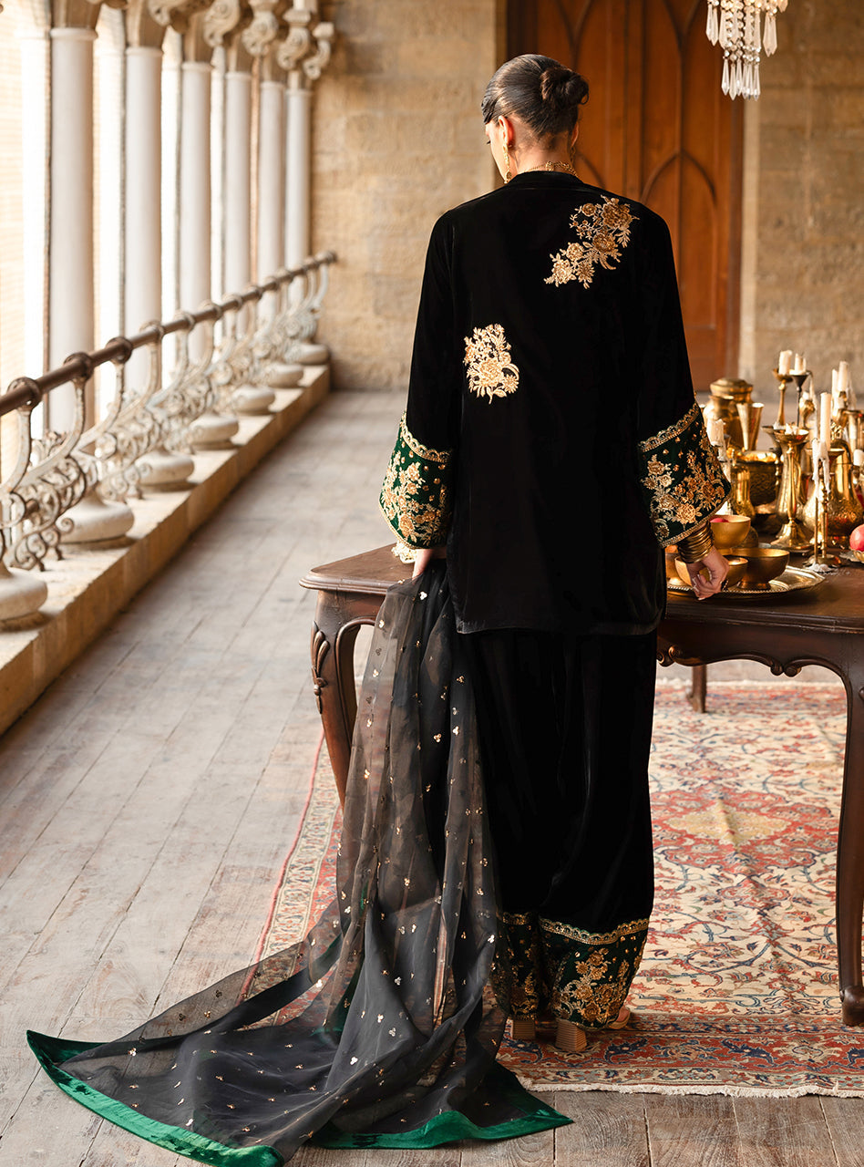 Zainab Chottani | Velura Velvet Edit 25 | Emel Farshi by Zainab Chottani - Designer Dress - Type : Ladies Clothes - Available at Libayah - 100% Original 