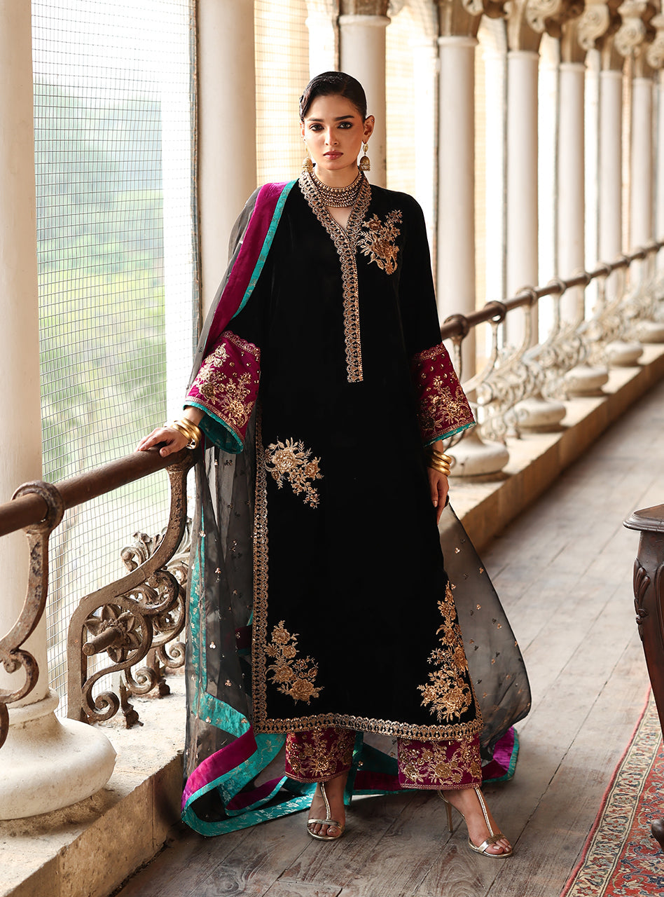 Zainab Chottani | Velura Velvet Edit 25 | Siya Long Shirt by Zainab Chottani - Designer Dress - Type : Ladies Clothes - Available at Libayah - 100% Original 
