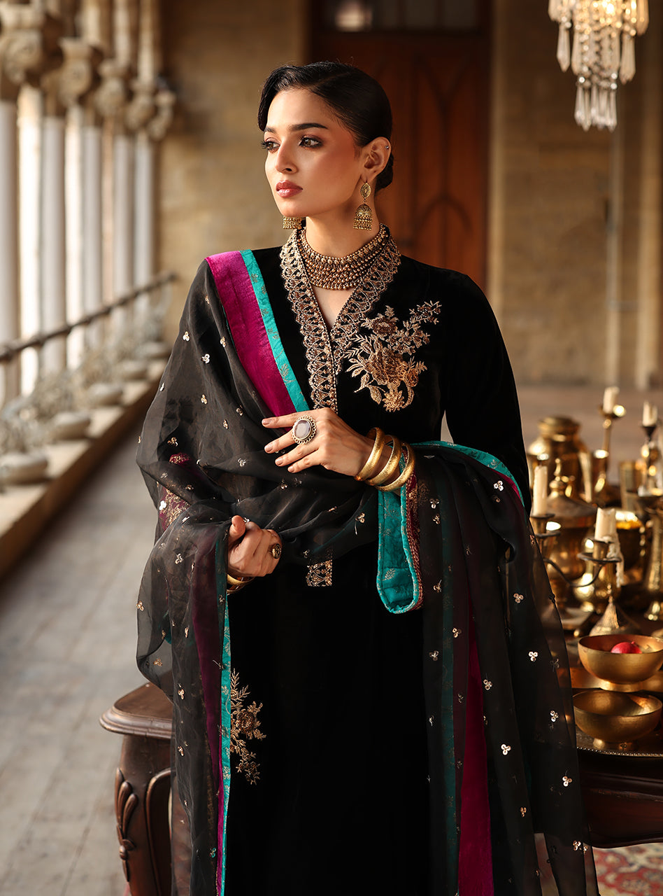 Zainab Chottani | Velura Velvet Edit 25 | Siya Long Shirt by Zainab Chottani - Designer Dress - Type : Ladies Clothes - Available at Libayah - 100% Original 