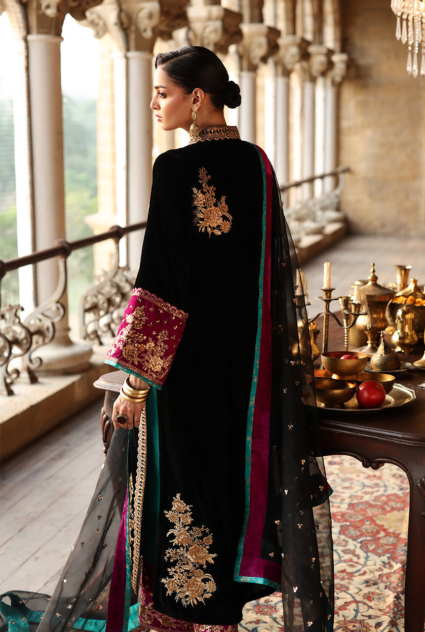 Zainab Chottani | Velura Velvet Edit 25 | Siya Long Shirt by Zainab Chottani - Designer Dress - Type : Ladies Clothes - Available at Libayah - 100% Original 