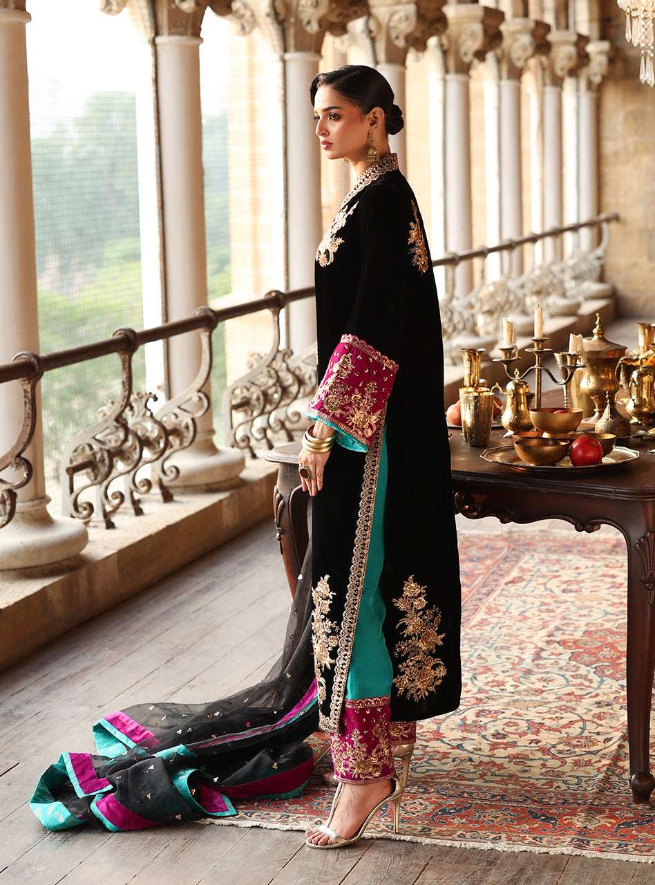 Zainab Chottani | Velura Velvet Edit 25 | Siya Long Shirt by Zainab Chottani - Designer Dress - Type : Ladies Clothes - Available at Libayah - 100% Original 