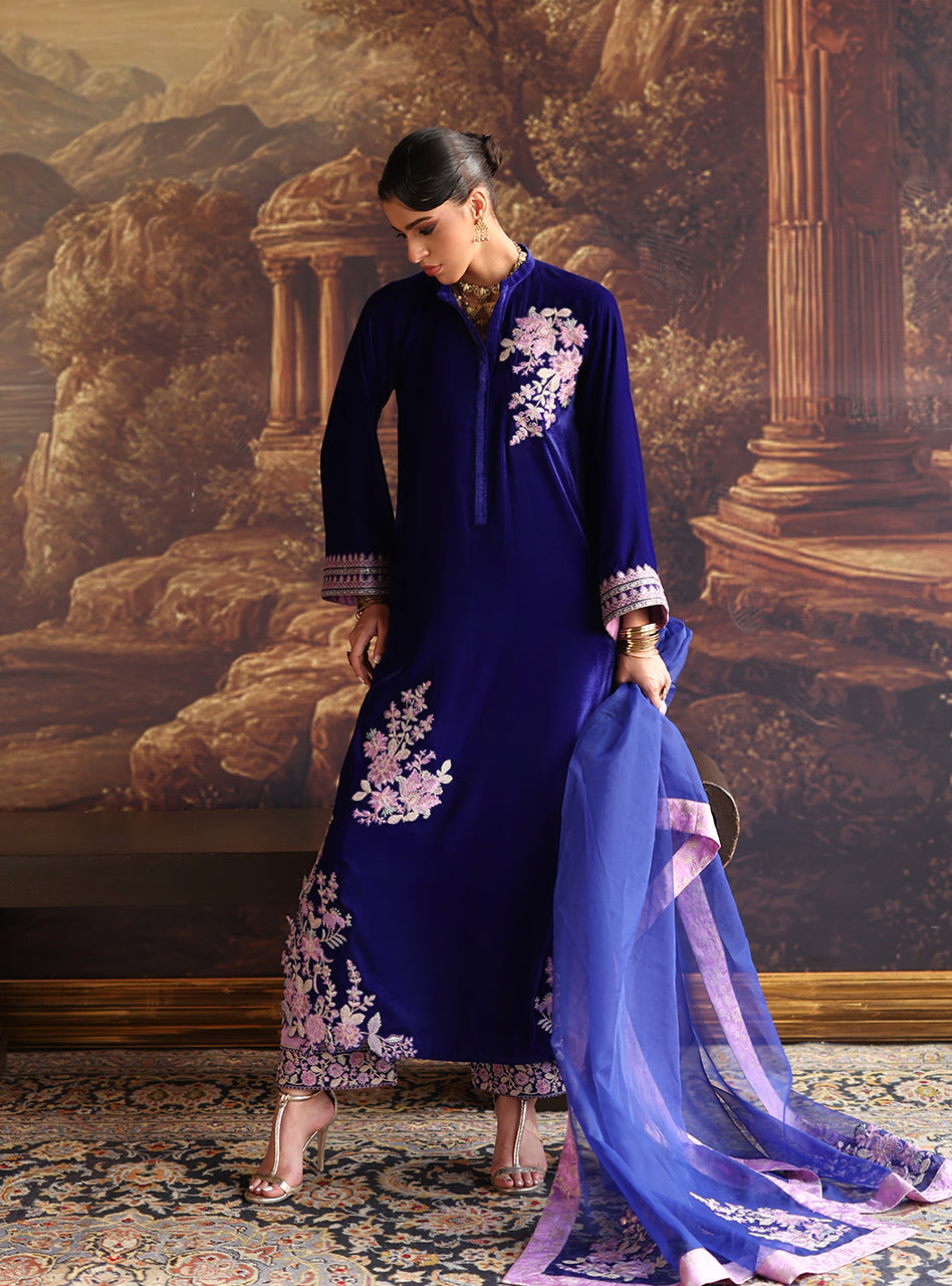 Zainab Chottani | Velura Velvet Edit 25 | Zelin Long Shirt by Zainab Chottani - Designer Dress - Type : Ladies Clothes - Available at Libayah - 100% Original 