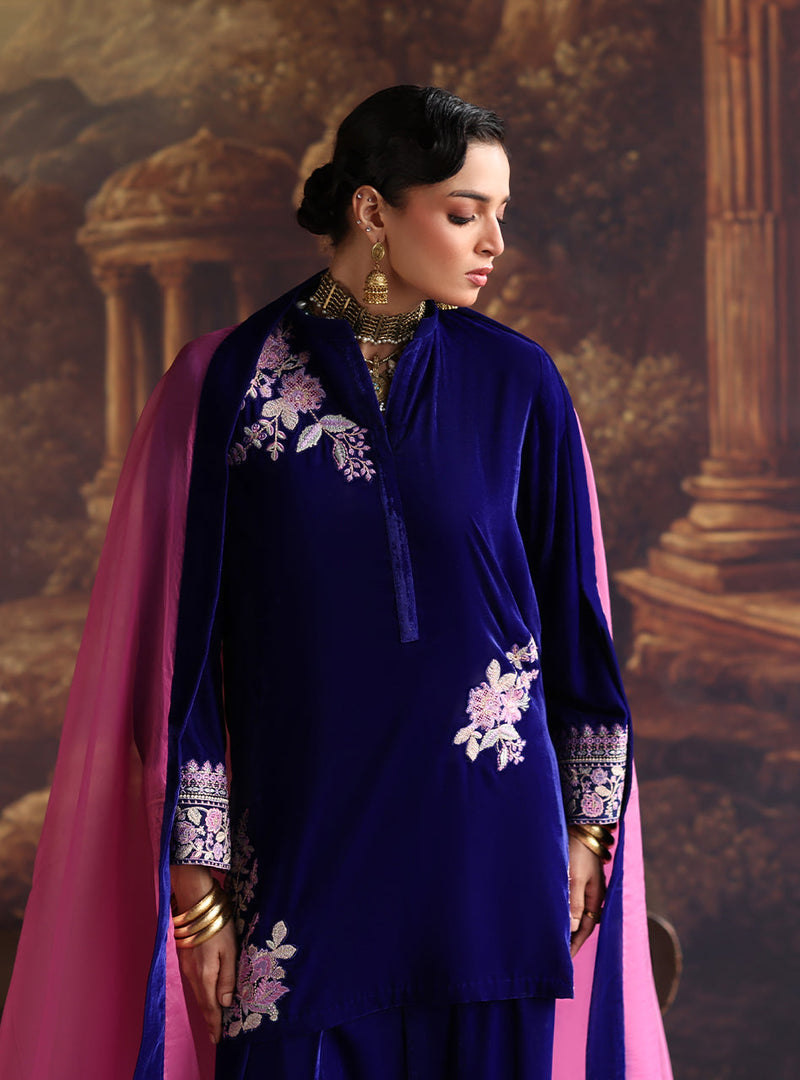 Zainab Chottani | Velura Velvet Edit 25 | Vida Farshi by Zainab Chottani - Designer Dress - Type : Ladies Clothes - Available at Libayah - 100% Original 