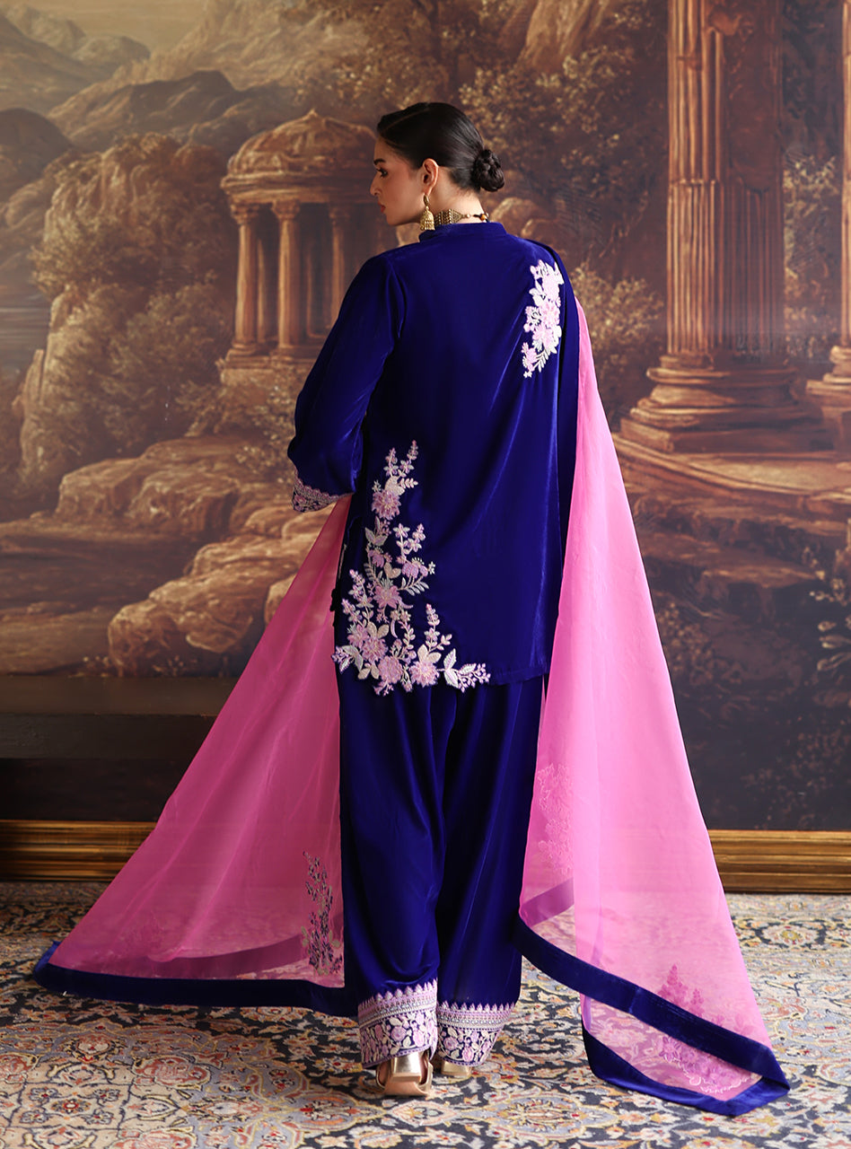 Zainab Chottani | Velura Velvet Edit 25 | Vida Farshi by Zainab Chottani - Designer Dress - Type : Ladies Clothes - Available at Libayah - 100% Original 