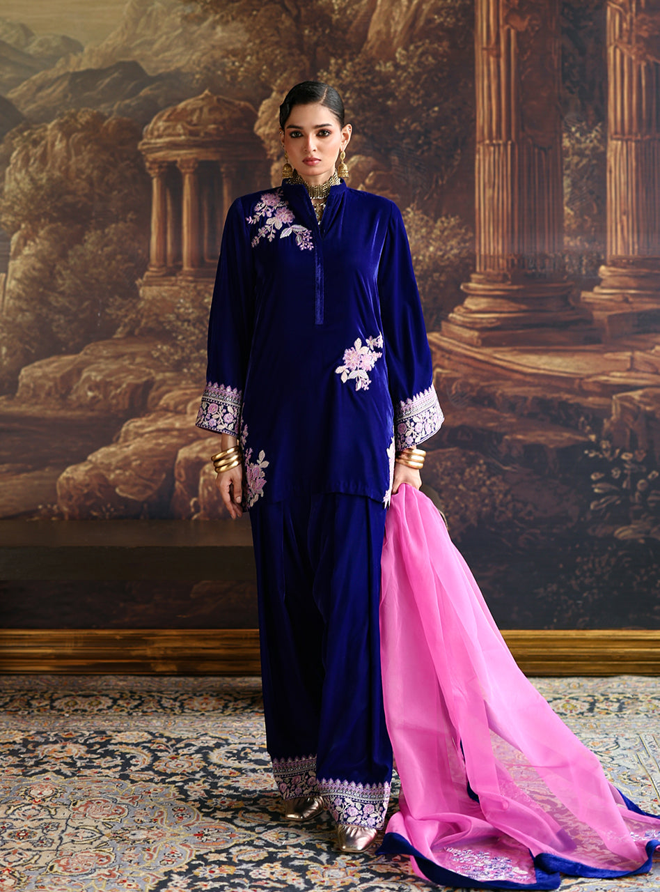Zainab Chottani | Velura Velvet Edit 25 | Vida Farshi by Zainab Chottani - Designer Dress - Type : Ladies Clothes - Available at Libayah - 100% Original 