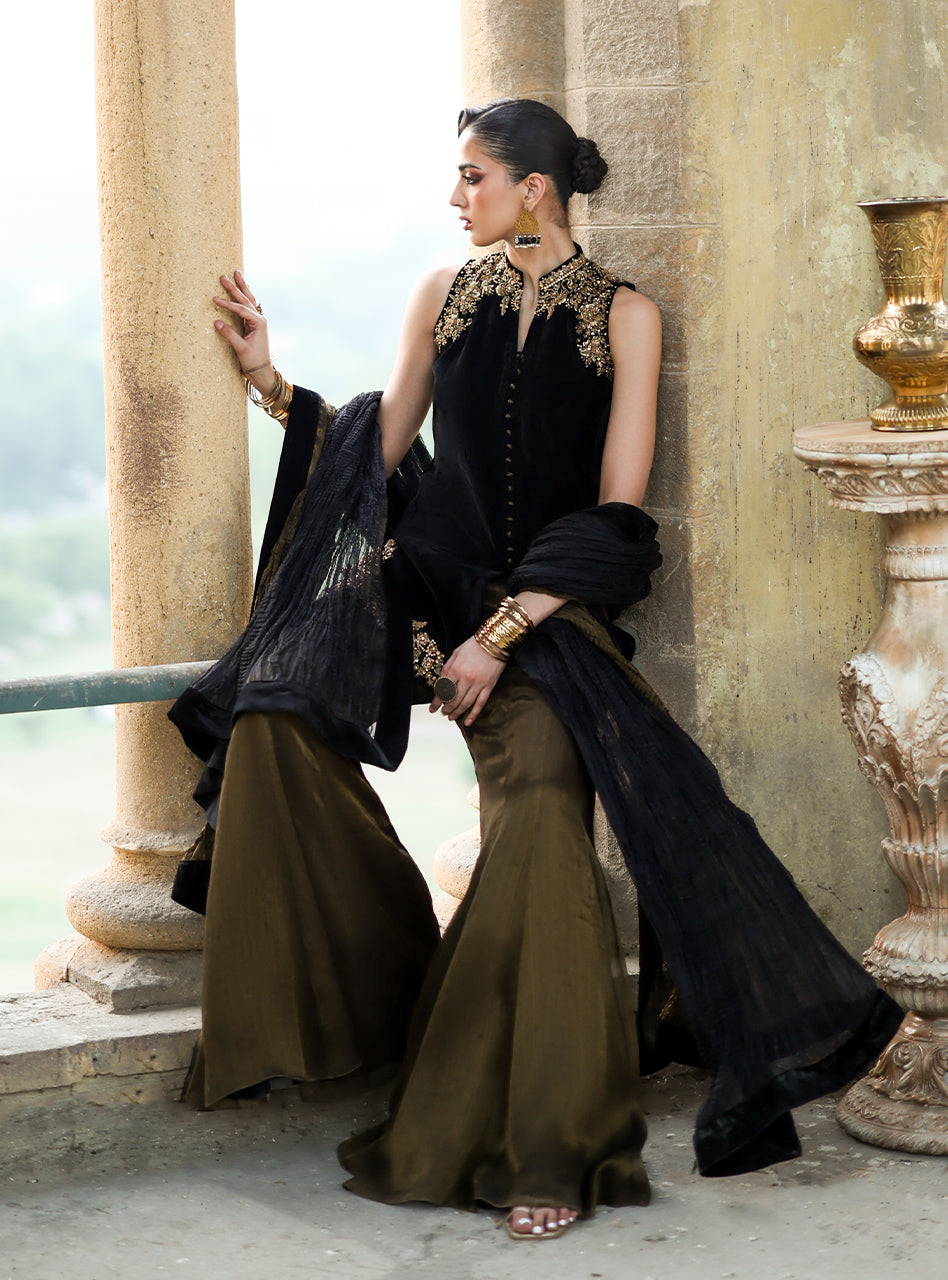 Zainab Chottani | Velura Velvet Edit 25 | Mihr Gold by Zainab Chottani - Designer Dress - Type : Ladies Clothes - Available at Libayah - 100% Original 