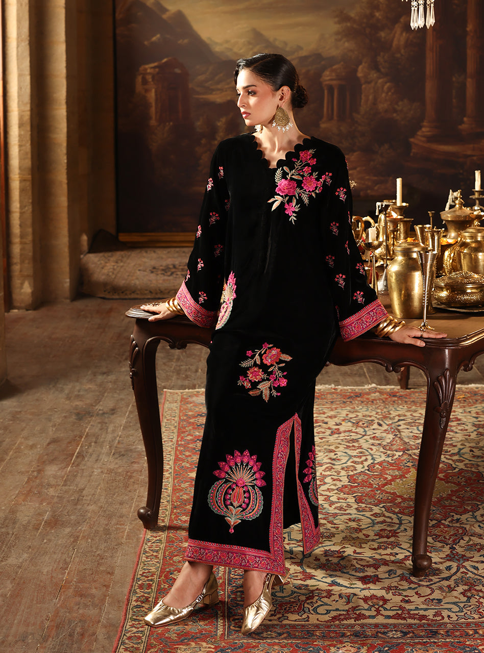 Zainab Chottani | Velura Velvet Edit 25 | Belle Kaftan by Zainab Chottani - Designer Dress - Type : Ladies Clothes - Available at Libayah - 100% Original 
