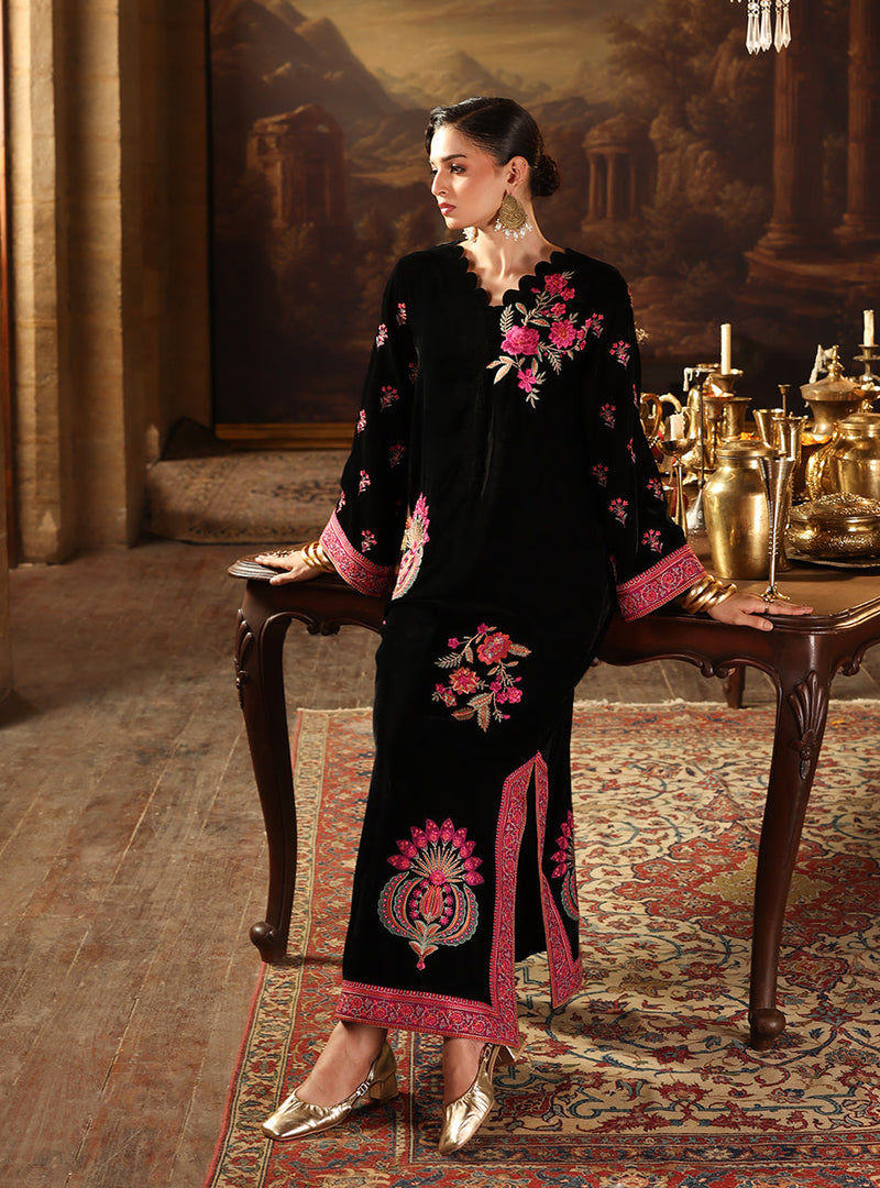 Zainab Chottani | Velura Velvet Edit 25 | Belle Kaftan by Zainab Chottani - Designer Dress - Type : Ladies Clothes - Available at Libayah - 100% Original 