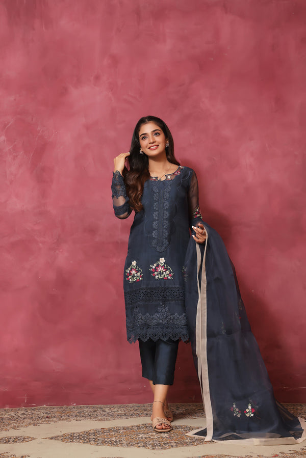 Mona Imran | Melange Formals | DE LUXE- 05 by Mona Imran - Designer Dress - Type: Ladies Clothes - Available at Libayah - 100% Original