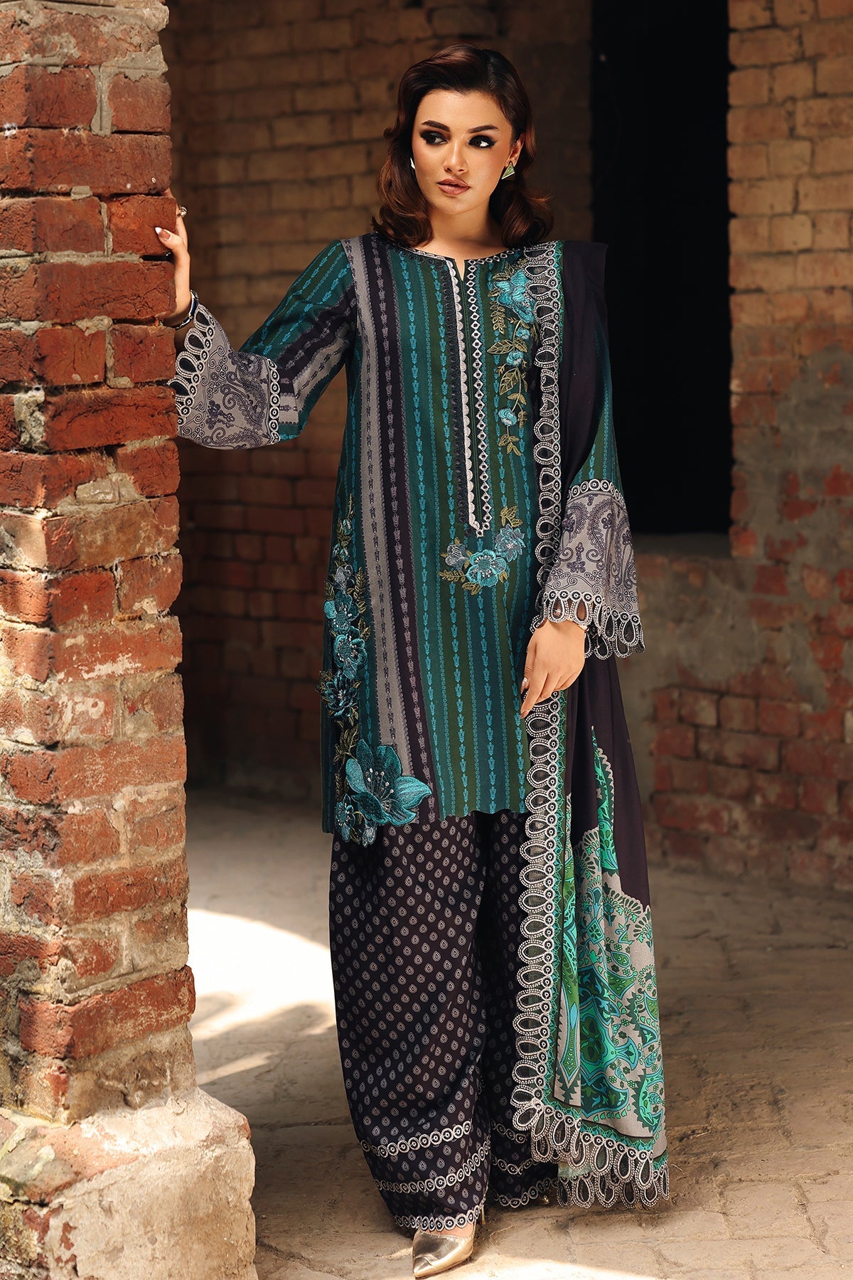 CCW6-12 – authentic Pakistani dress from the Charzima Combination Winter 25 collection for women in the UK