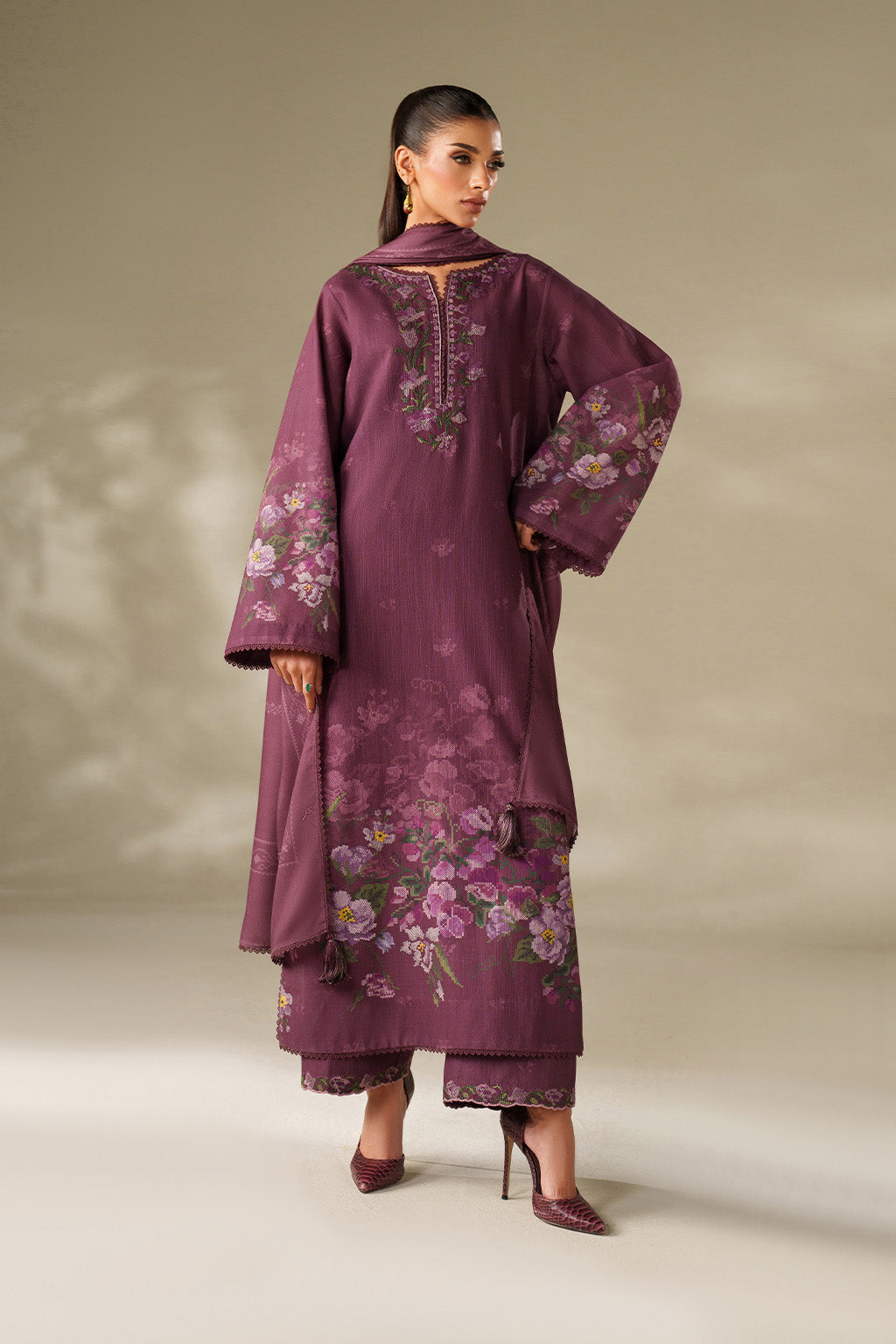 Iznik | Winter Chapter 25 | UE-566 Printed Khaddar by Iznik - Designer Dress - Type : Ladies Clothes - Available at Libayah - 100% Original 