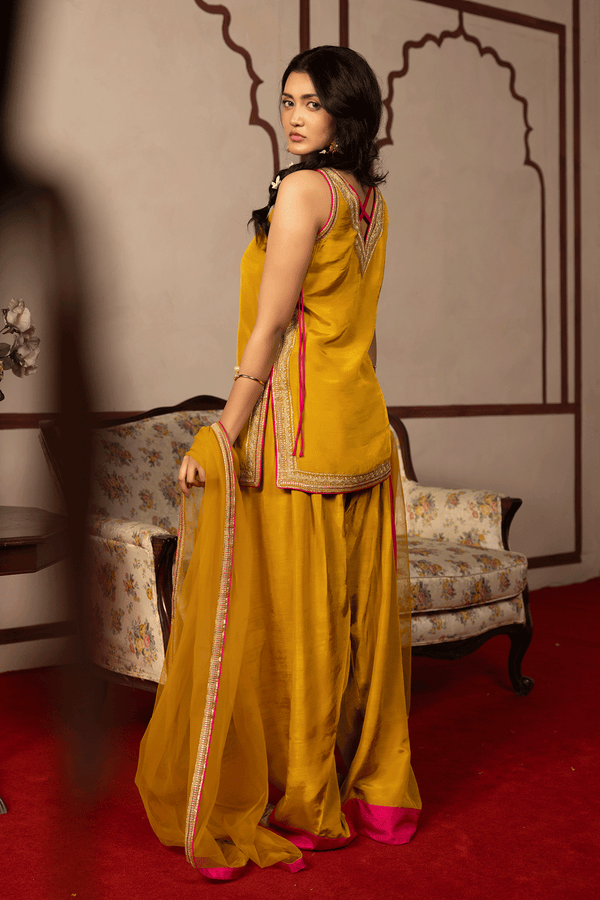 Erum Khan | Intezar e Eid | Naqsh - Designer Dress - Type : Ladies Clothes - Available at Libayah - 100% Original