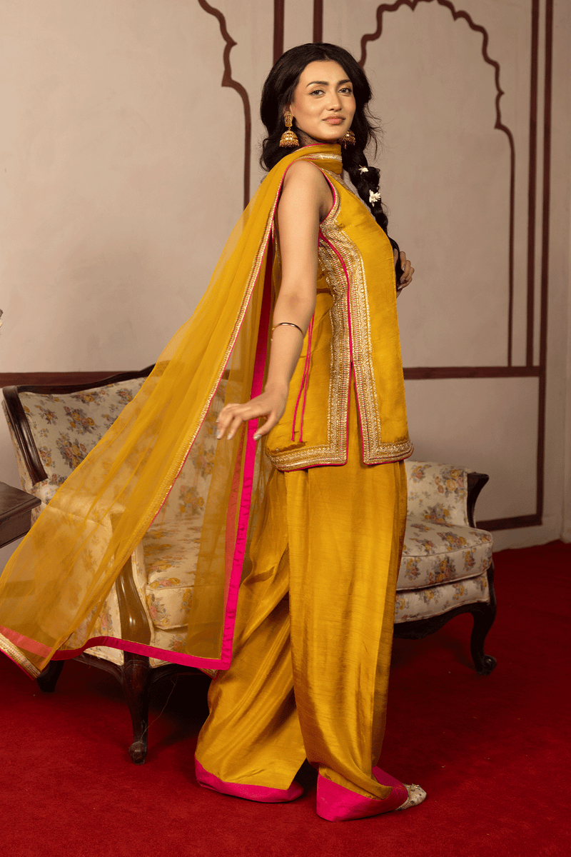 Erum Khan | Intezar e Eid | Naqsh - Designer Dress - Type : Ladies Clothes - Available at Libayah - 100% Original