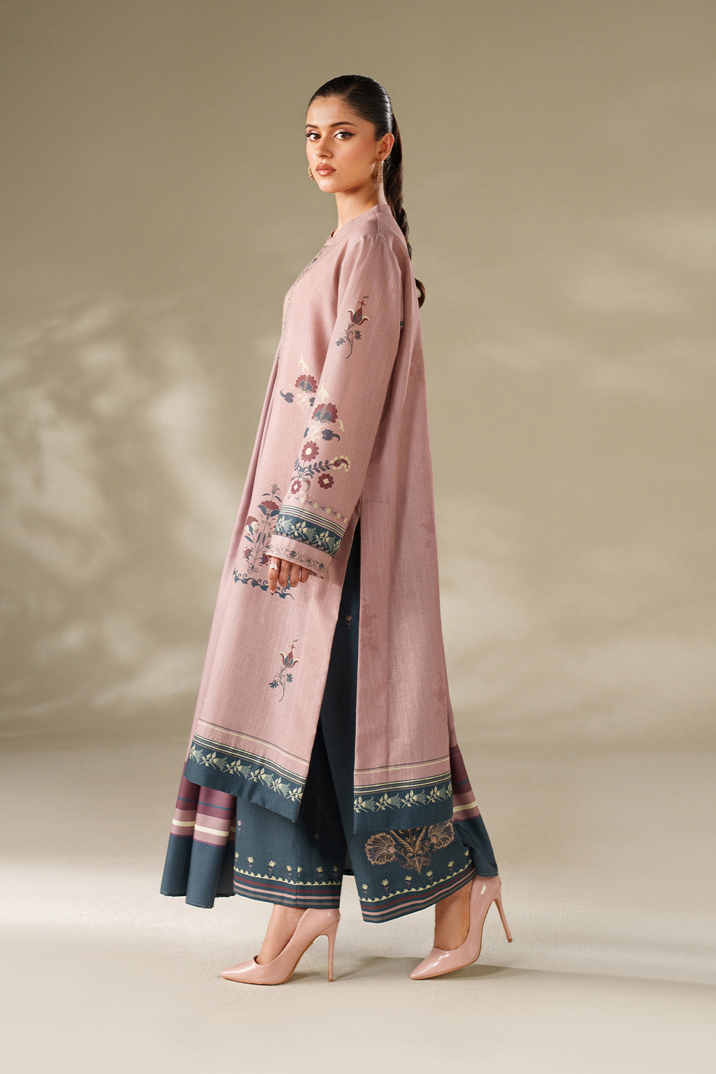 Iznik | Winter Chapter 25 | UE-569 Printed Khaddar by Iznik - Designer Dress - Type : Ladies Clothes - Available at Libayah - 100% Original 
