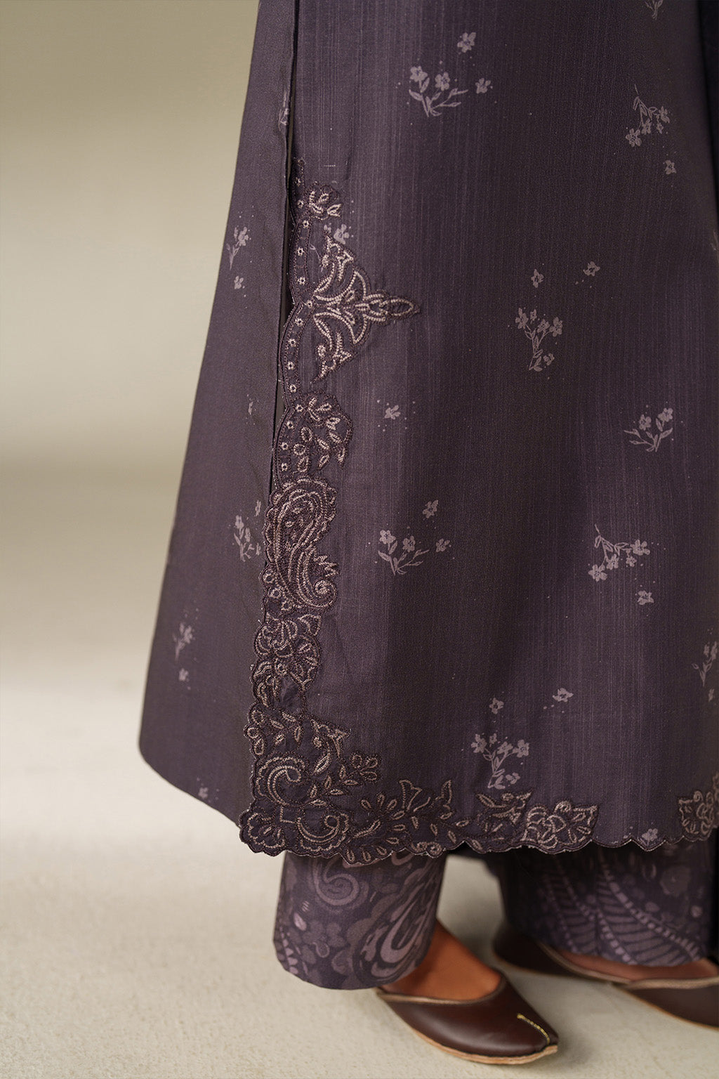 Iznik | Winter Chapter 25 | UE-558 Printed Khaddar by Iznik - Designer Dress - Type : Ladies Clothes - Available at Libayah - 100% Original 