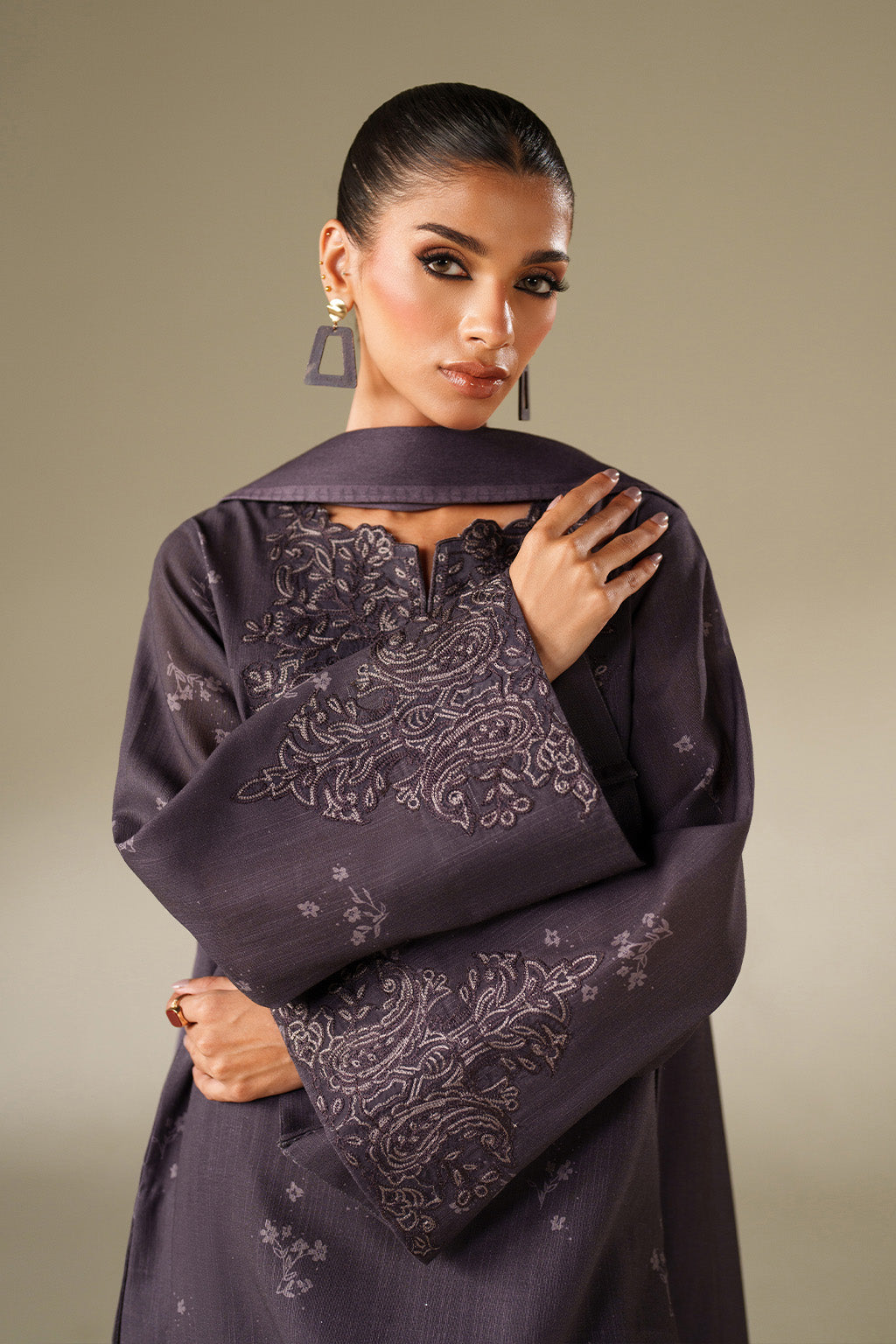 Iznik | Winter Chapter 25 | UE-558 Printed Khaddar by Iznik - Designer Dress - Type : Ladies Clothes - Available at Libayah - 100% Original 