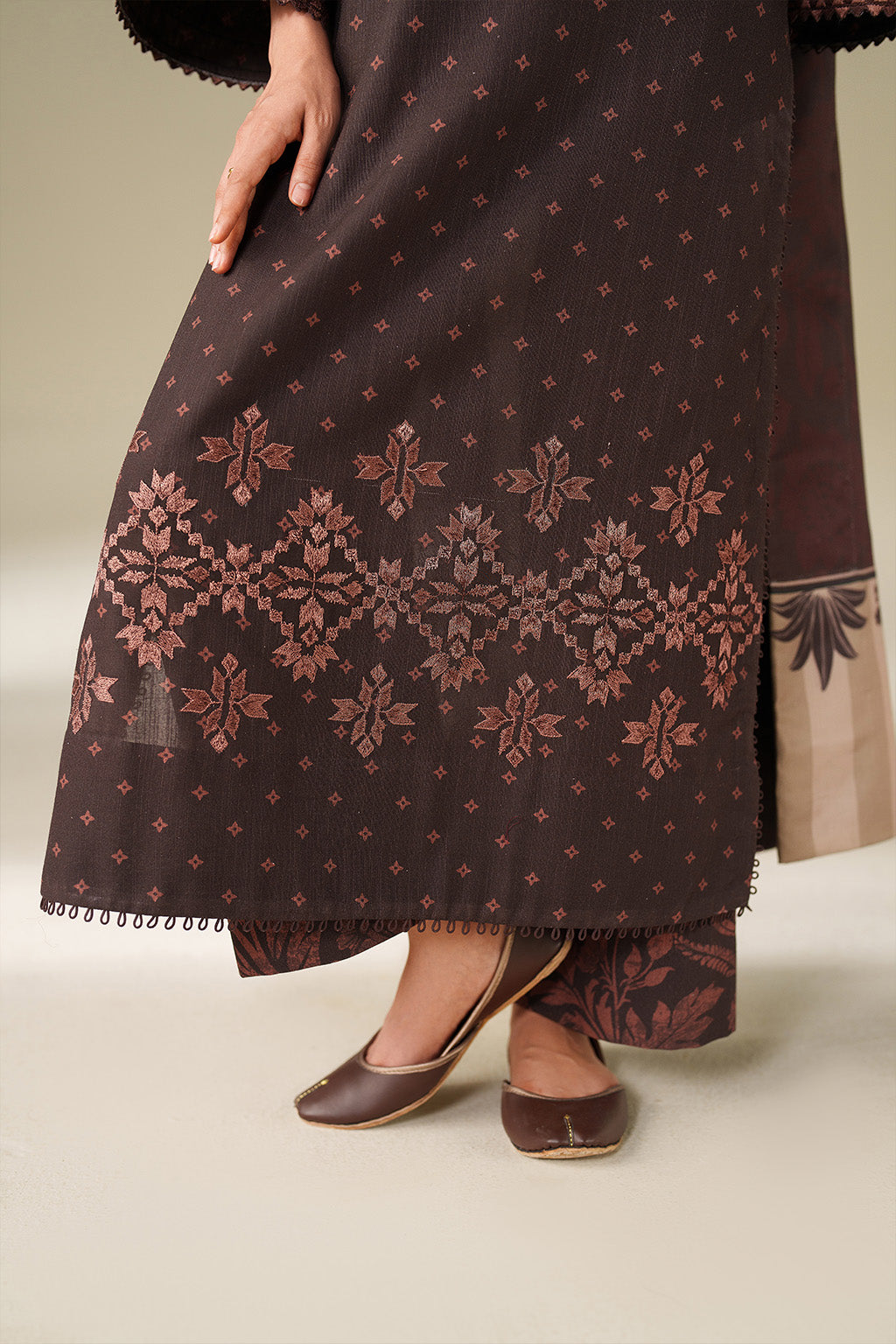Iznik | Winter Chapter 25 | UE-559 Printed Khaddar by Iznik - Designer Dress - Type : Ladies Clothes - Available at Libayah - 100% Original 