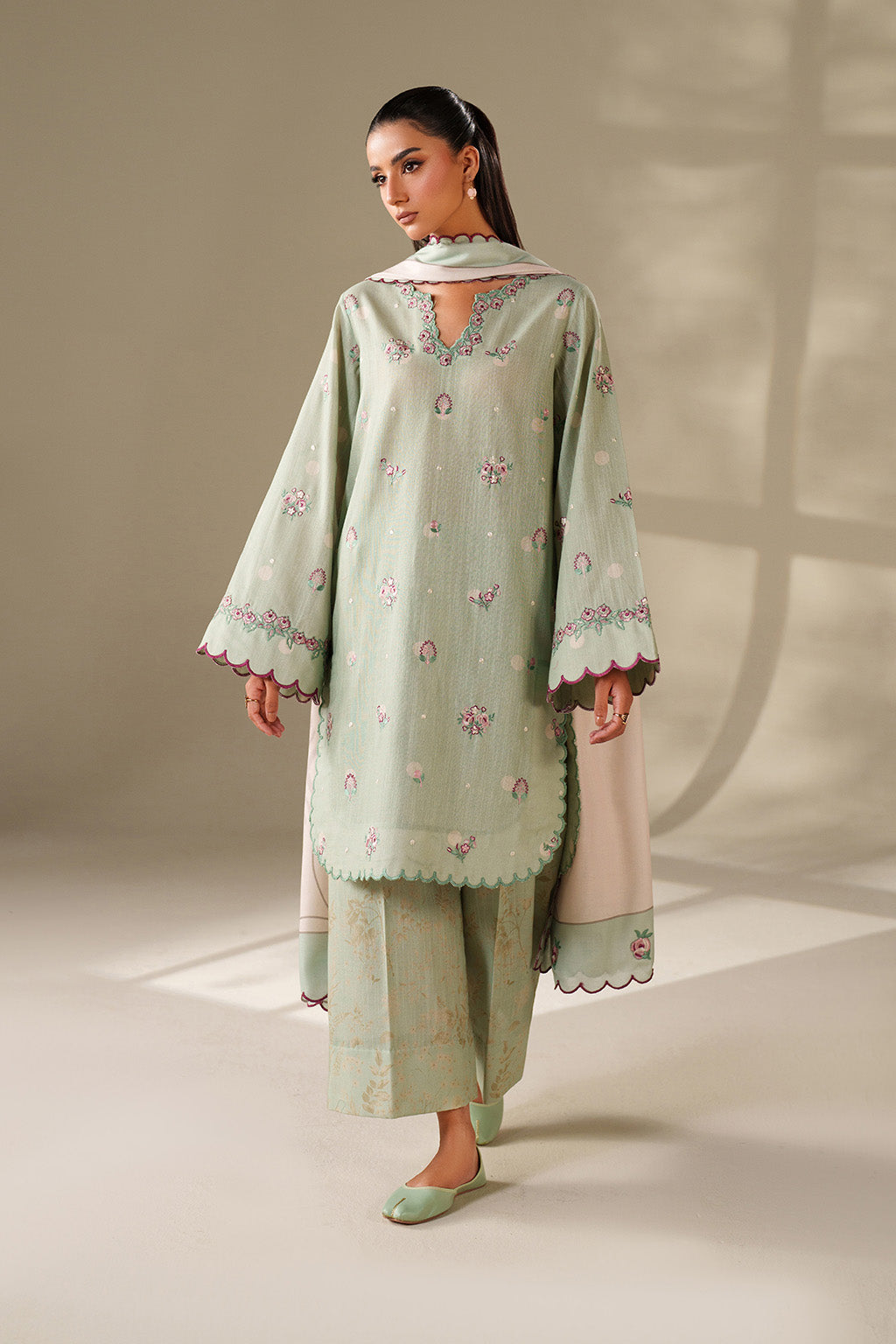 Iznik | Winter Chapter 25 | UE-563 Printed Khaddar by Iznik - Designer Dress - Type : Ladies Clothes - Available at Libayah - 100% Original 