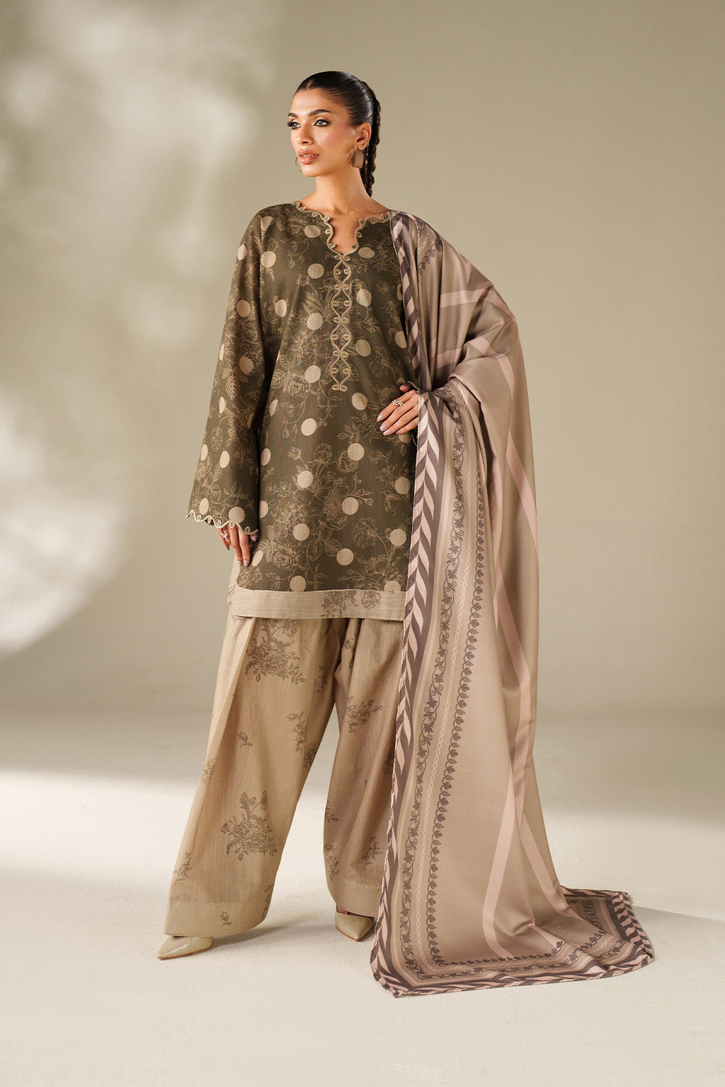 Iznik | Winter Chapter 25 | UE-565 Printed Khaddar by Iznik - Designer Dress - Type : Ladies Clothes - Available at Libayah - 100% Original 