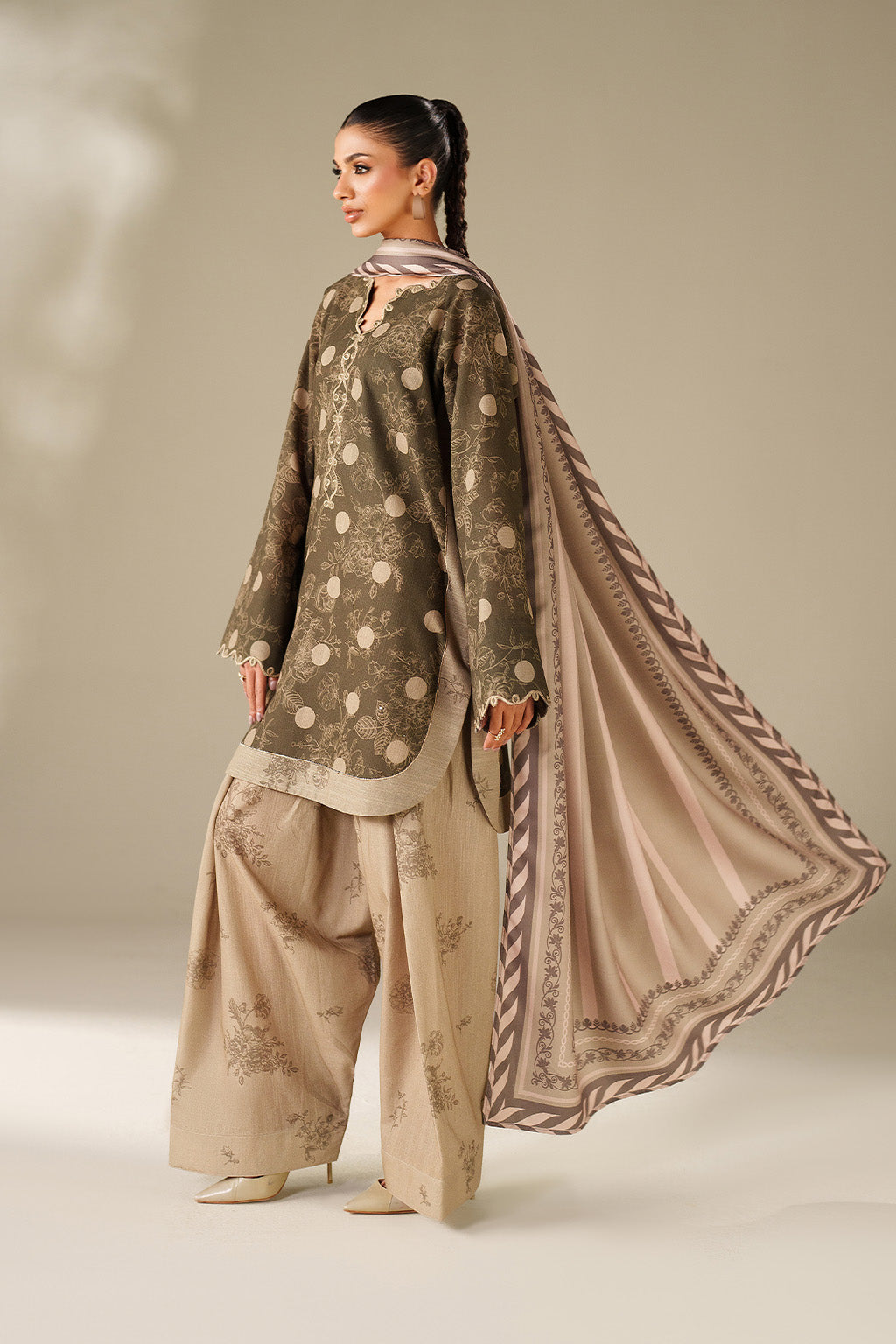 Iznik | Winter Chapter 25 | UE-565 Printed Khaddar by Iznik - Designer Dress - Type : Ladies Clothes - Available at Libayah - 100% Original 