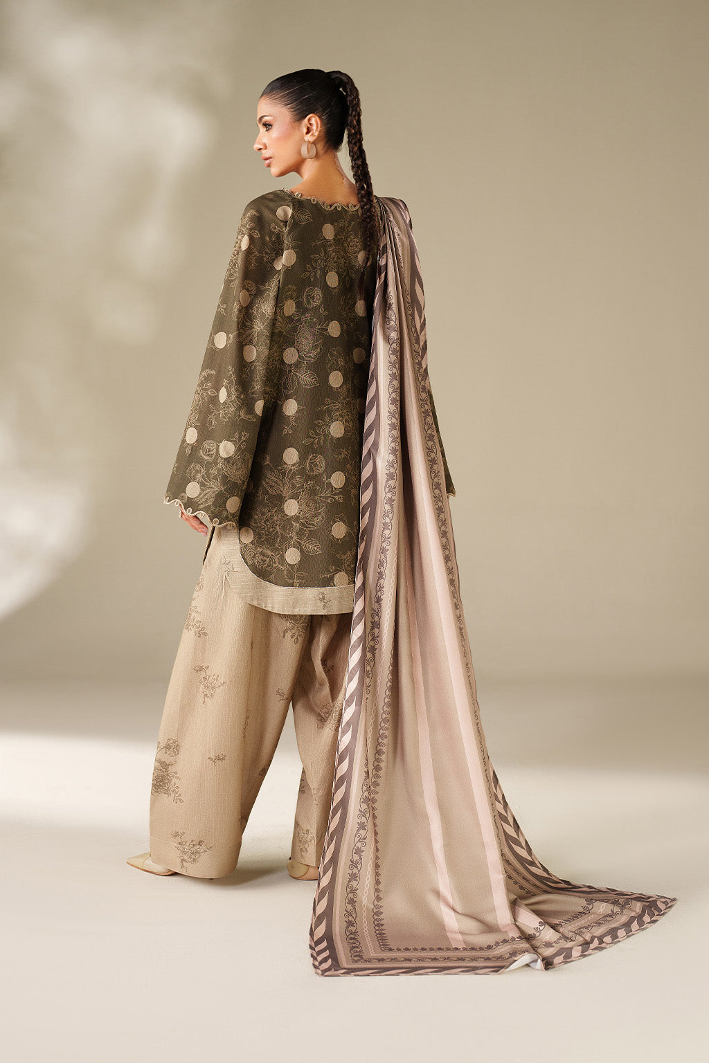 Iznik | Winter Chapter 25 | UE-565 Printed Khaddar by Iznik - Designer Dress - Type : Ladies Clothes - Available at Libayah - 100% Original 