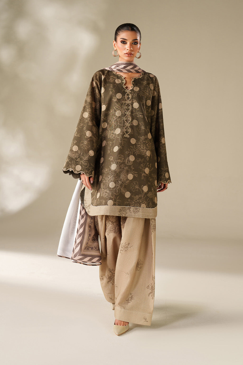 Iznik | Winter Chapter 25 | UE-565 Printed Khaddar by Iznik - Designer Dress - Type : Ladies Clothes - Available at Libayah - 100% Original 