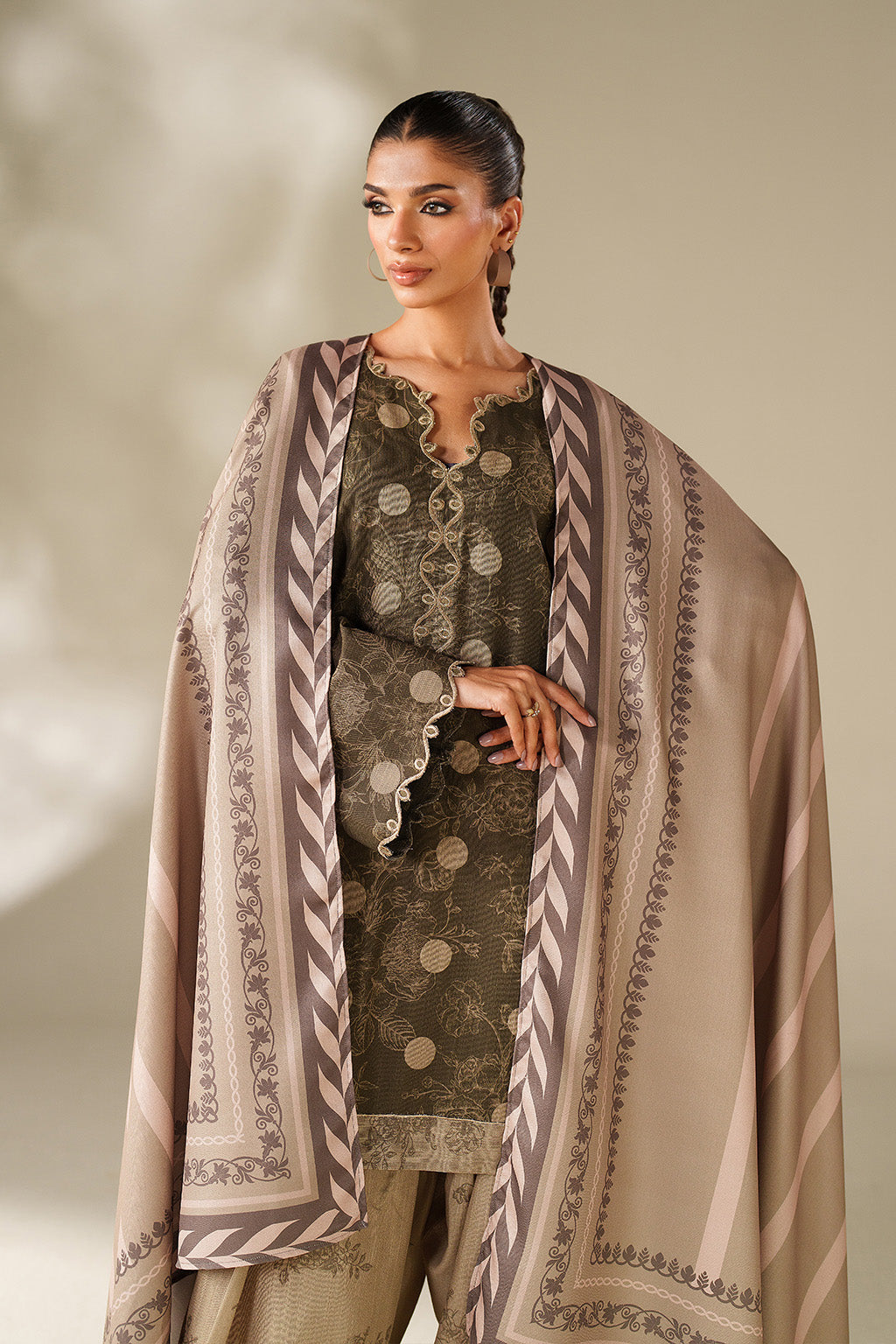 Iznik | Winter Chapter 25 | UE-565 Printed Khaddar by Iznik - Designer Dress - Type : Ladies Clothes - Available at Libayah - 100% Original 