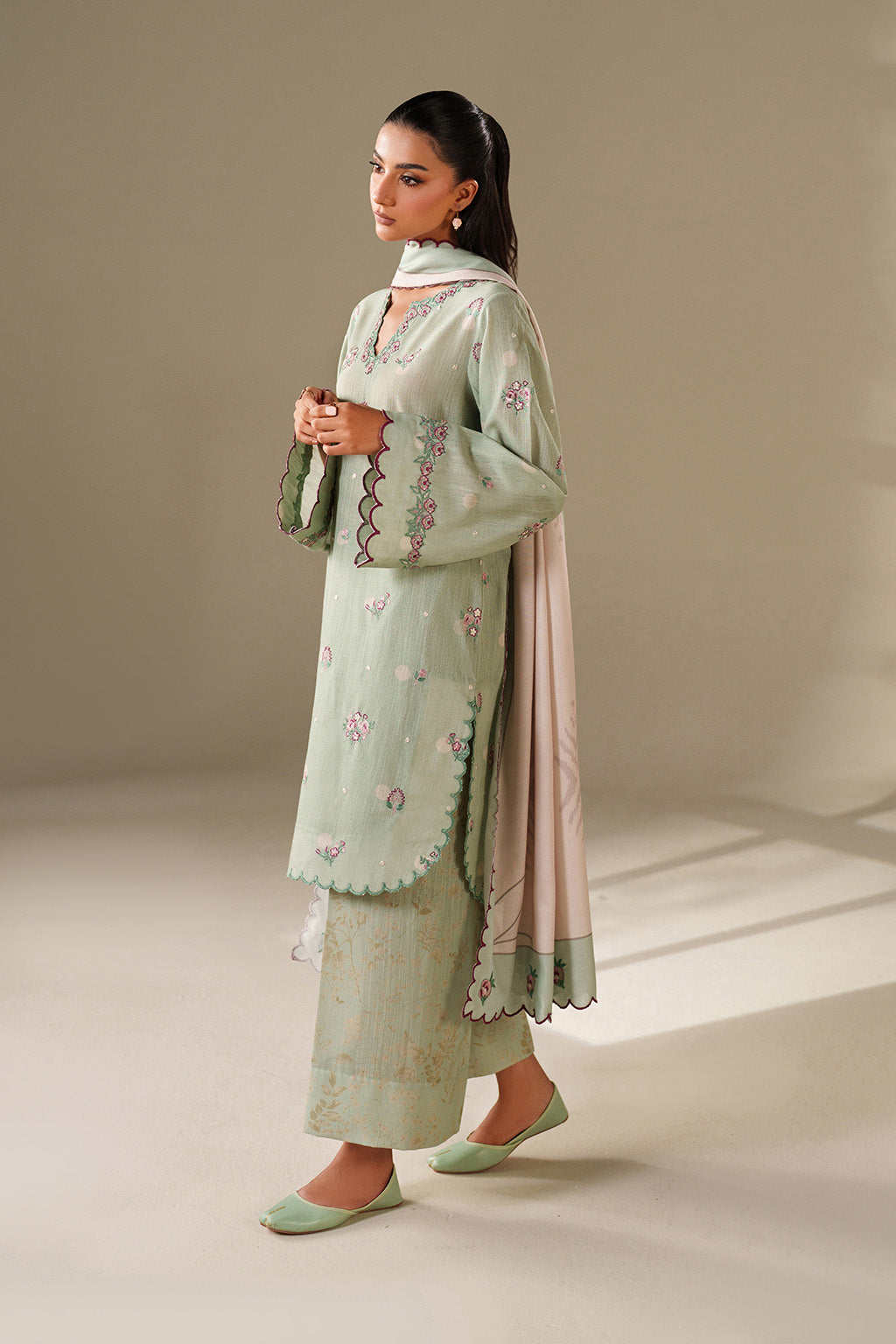 Iznik | Winter Chapter 25 | UE-563 Printed Khaddar by Iznik - Designer Dress - Type : Ladies Clothes - Available at Libayah - 100% Original 