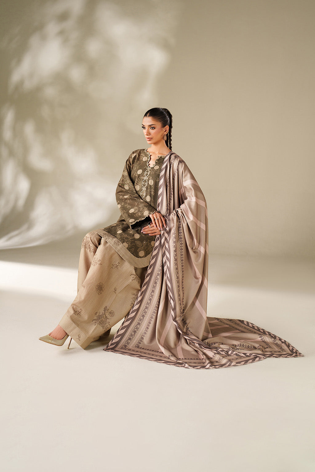 Iznik | Winter Chapter 25 | UE-565 Printed Khaddar by Iznik - Designer Dress - Type : Ladies Clothes - Available at Libayah - 100% Original 