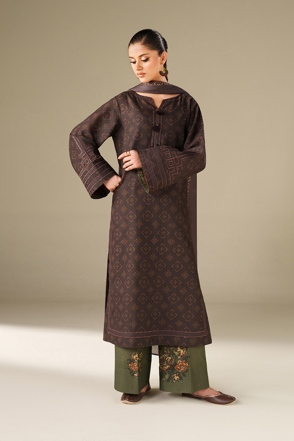 Iznik | Winter Chapter 25 | UE-564 Printed Khaddar by Iznik - Designer Dress - Type : Ladies Clothes - Available at Libayah - 100% Original 