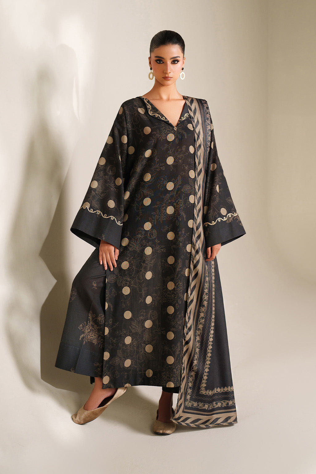 Iznik | Winter Chapter 25 | UE-571 Printed Khaddar by Iznik - Designer Dress - Type : Ladies Clothes - Available at Libayah - 100% Original 