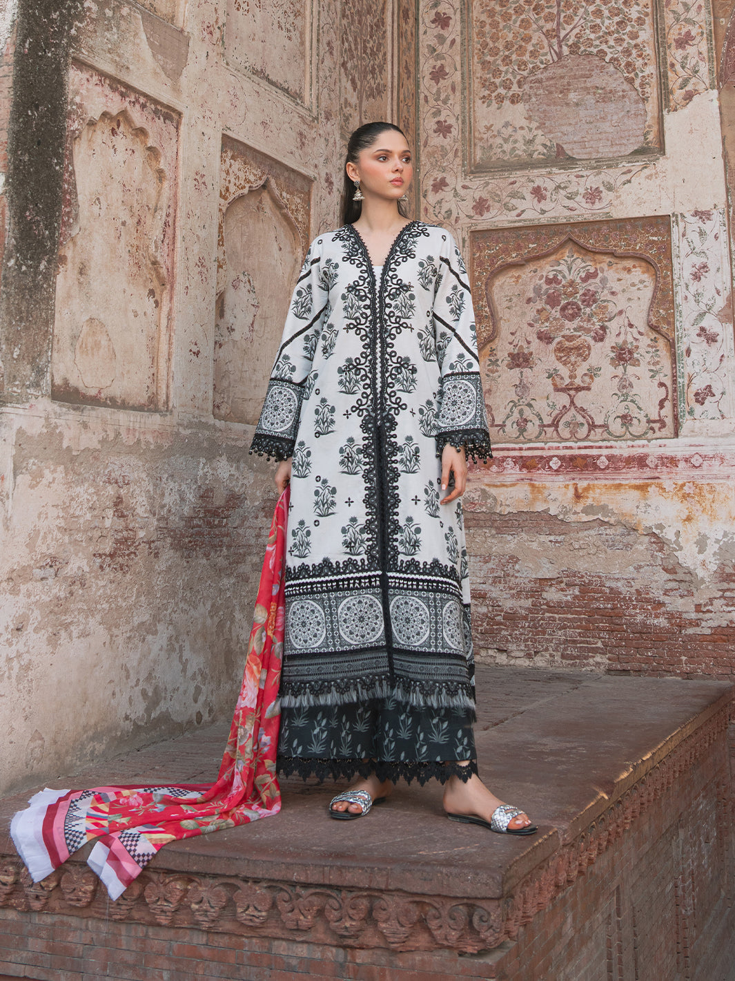 Bin Ilyas | Naqsh Naaz Luxury Lawn 25 | 2082 - A by Bin Ilyas - Designer Dress - Type: Ladies Clothes - Available at Libayah - 100% Original
