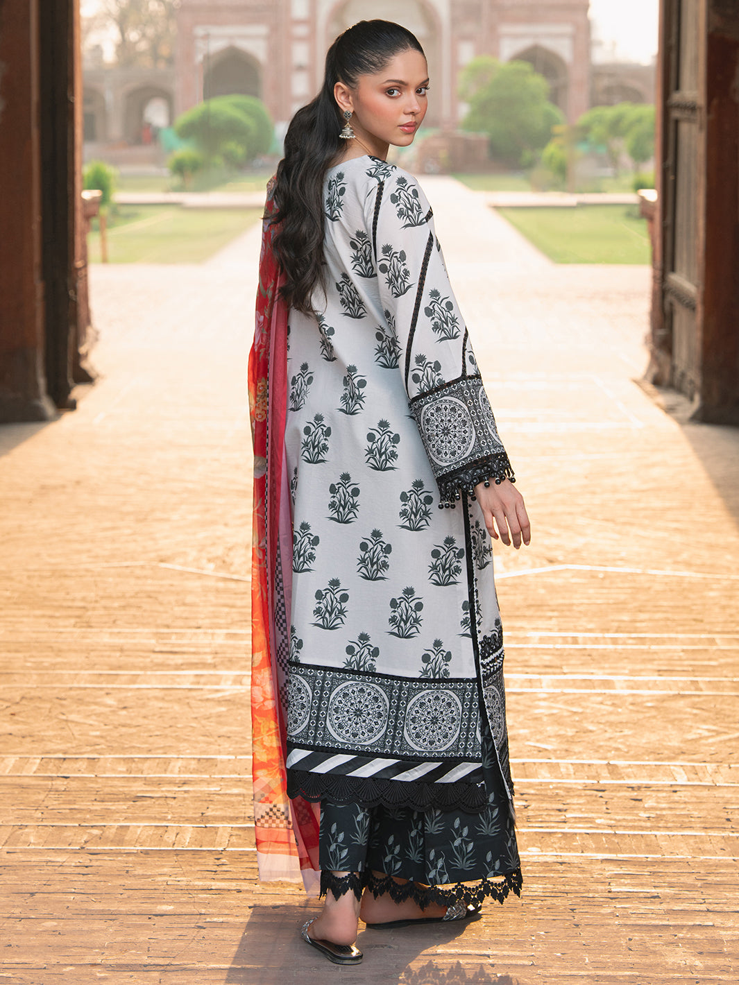 Bin Ilyas | Naqsh Naaz Luxury Lawn 25 | 2082 - A by Bin Ilyas - Designer Dress - Type: Ladies Clothes - Available at Libayah - 100% Original