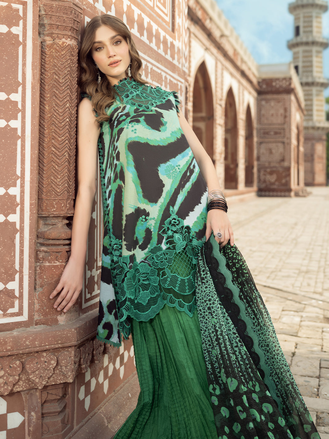 Bin Ilyas | Naqsh Naaz Luxury Lawn 25 | 2086 - A by Bin Ilyas - Designer Dress - Type: Ladies Clothes - Available at Libayah - 100% Original