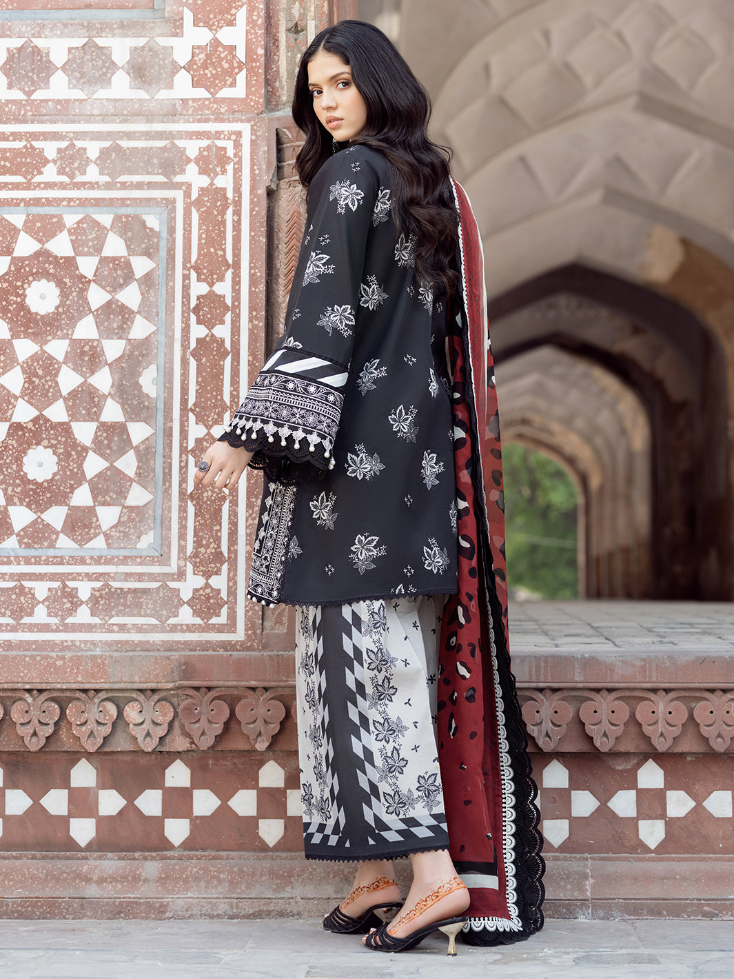 Bin Ilyas | Naqsh Naaz Luxury Lawn 25 | 2088 - A by Bin Ilyas - Designer Dress - Type: Ladies Clothes - Available at Libayah - 100% Original